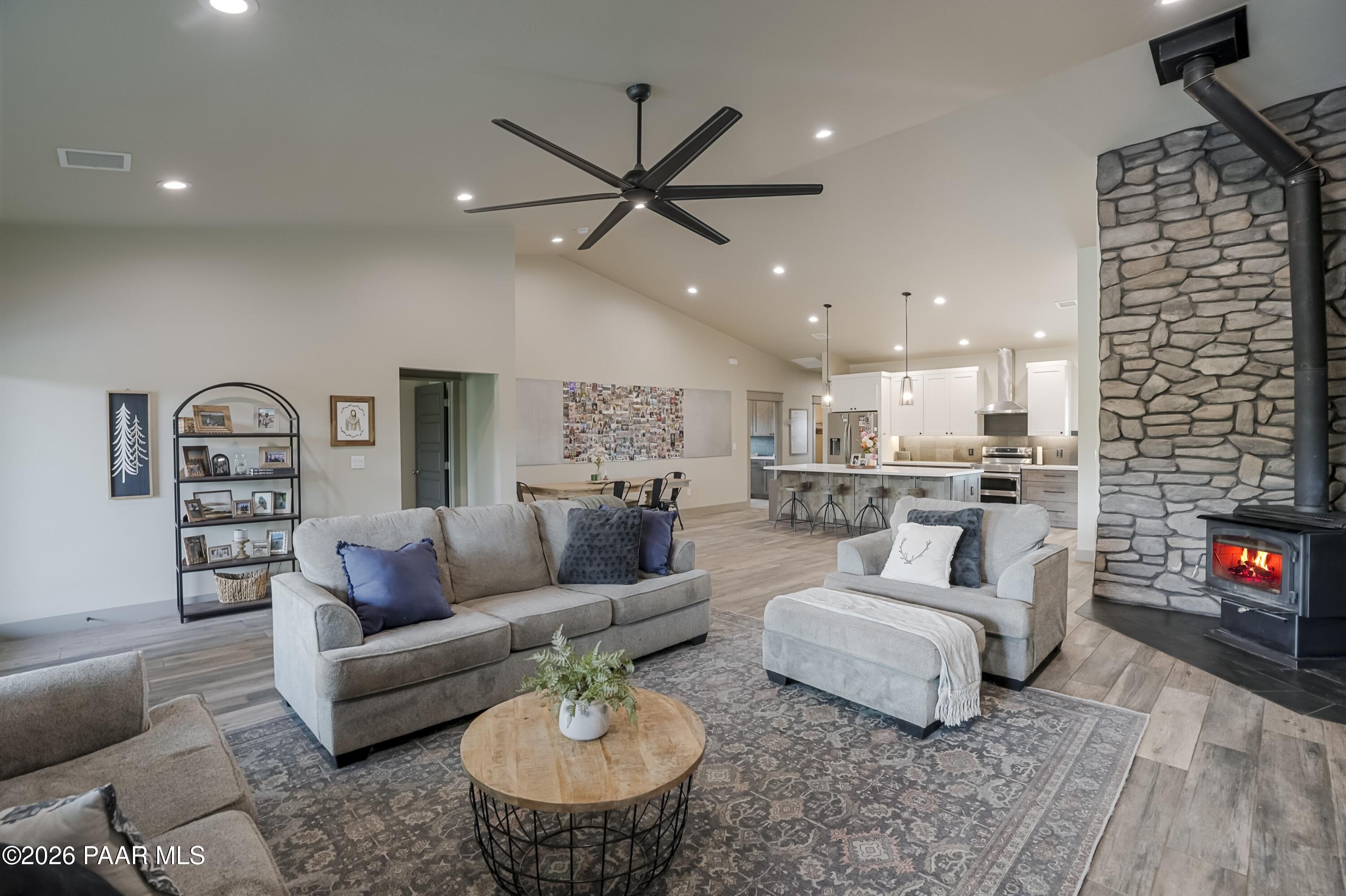 1379 W Mcintosh Drive