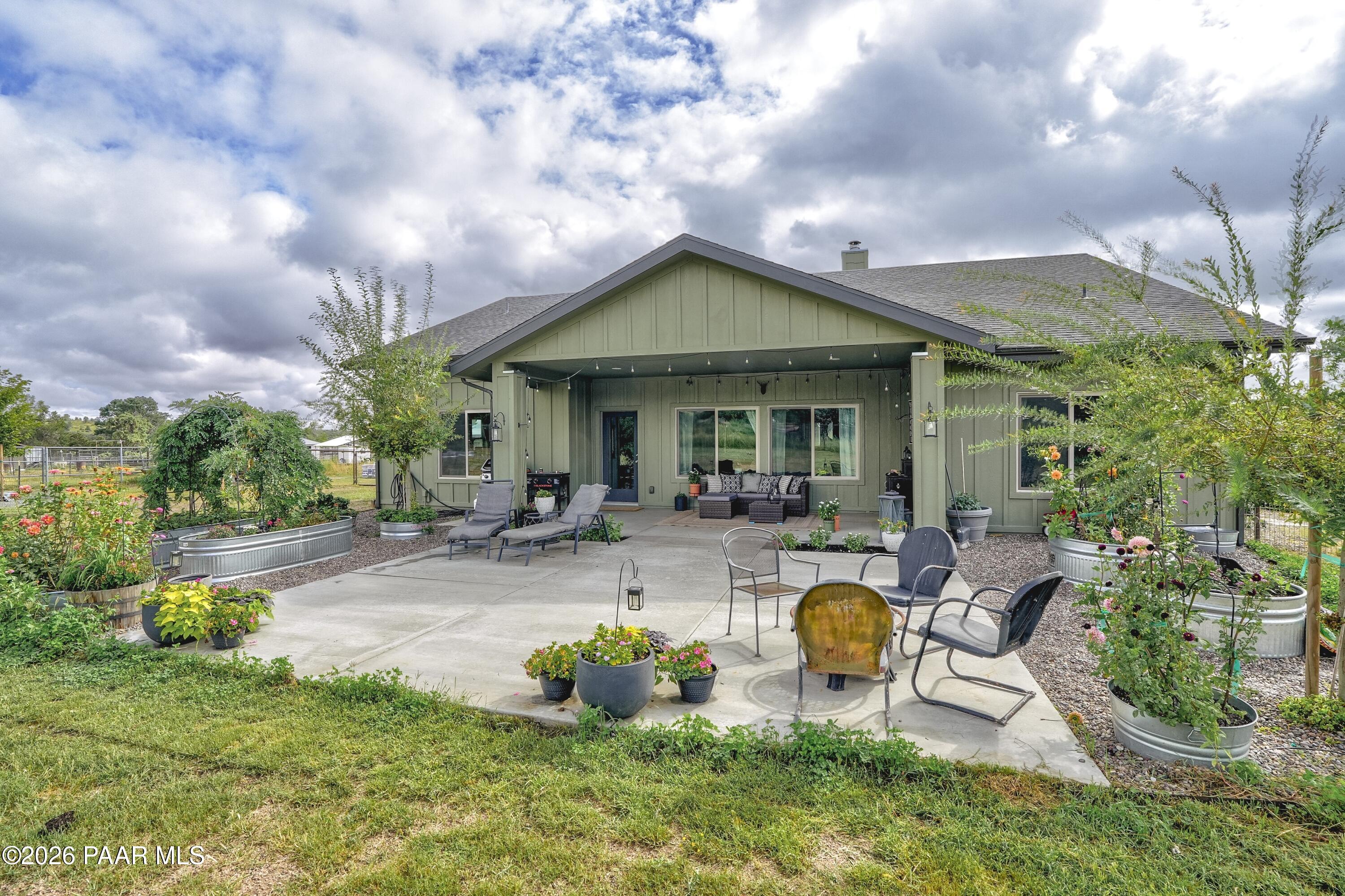 1379 W Mcintosh Drive
