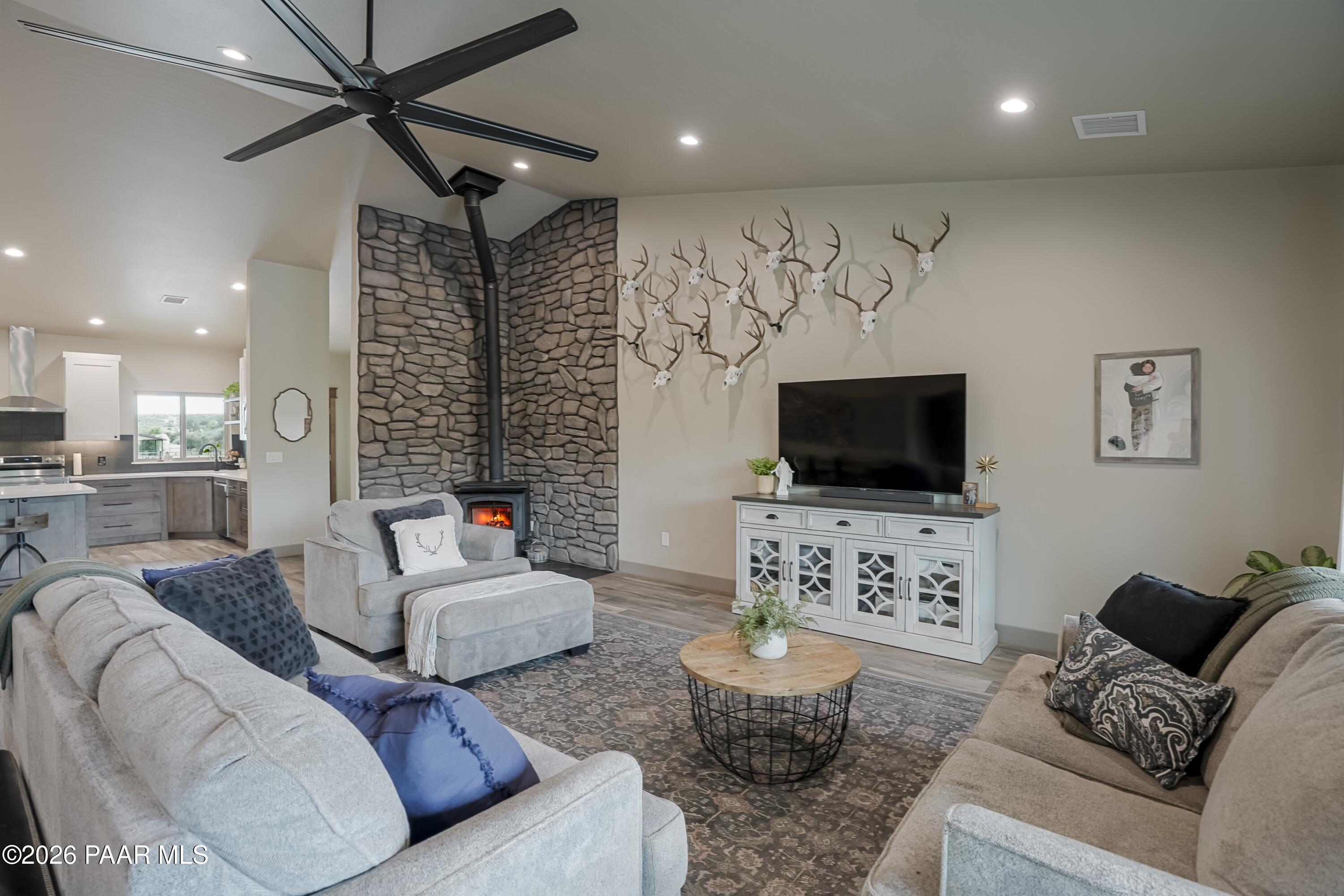 1379 W Mcintosh Drive