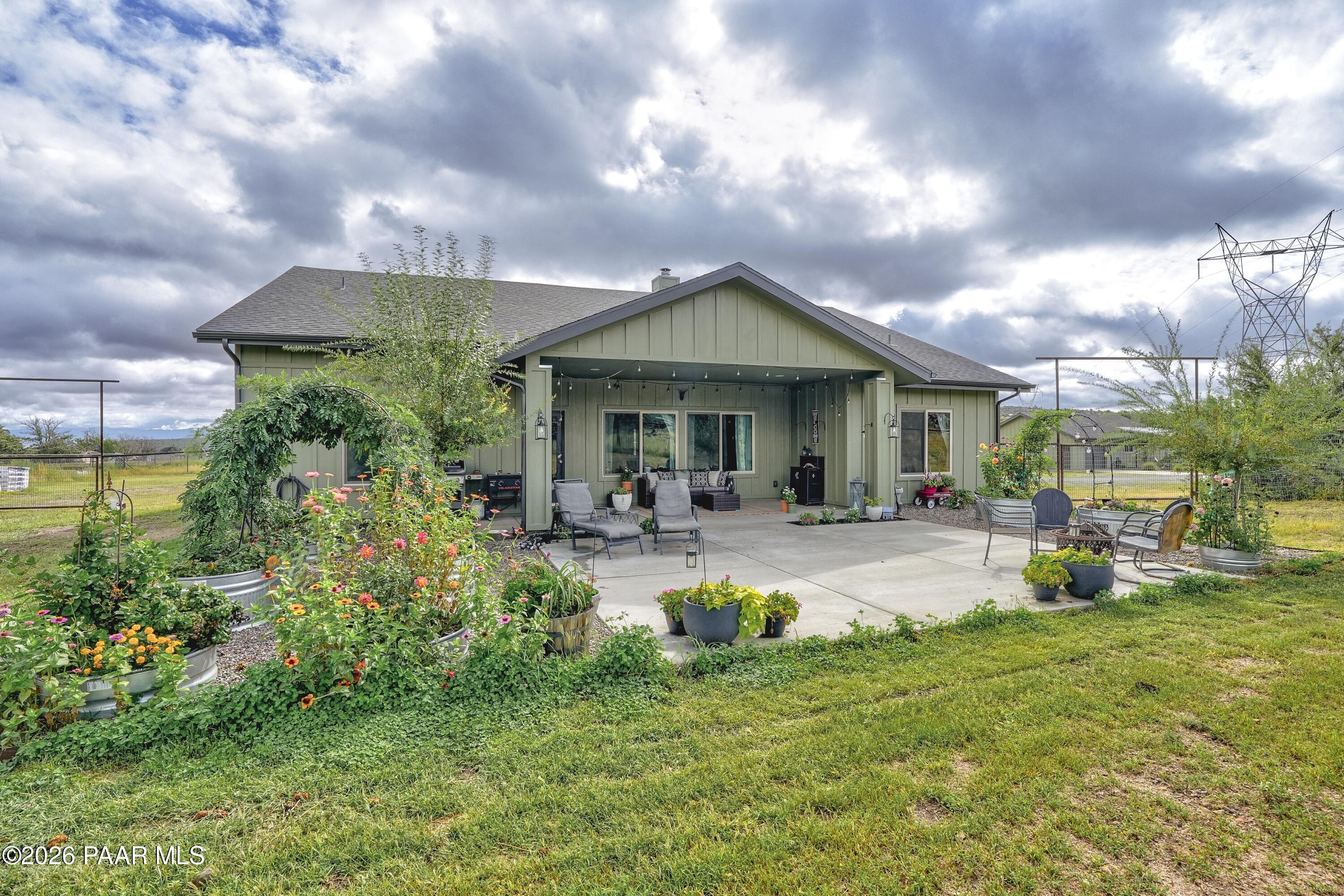 1379 W Mcintosh Drive