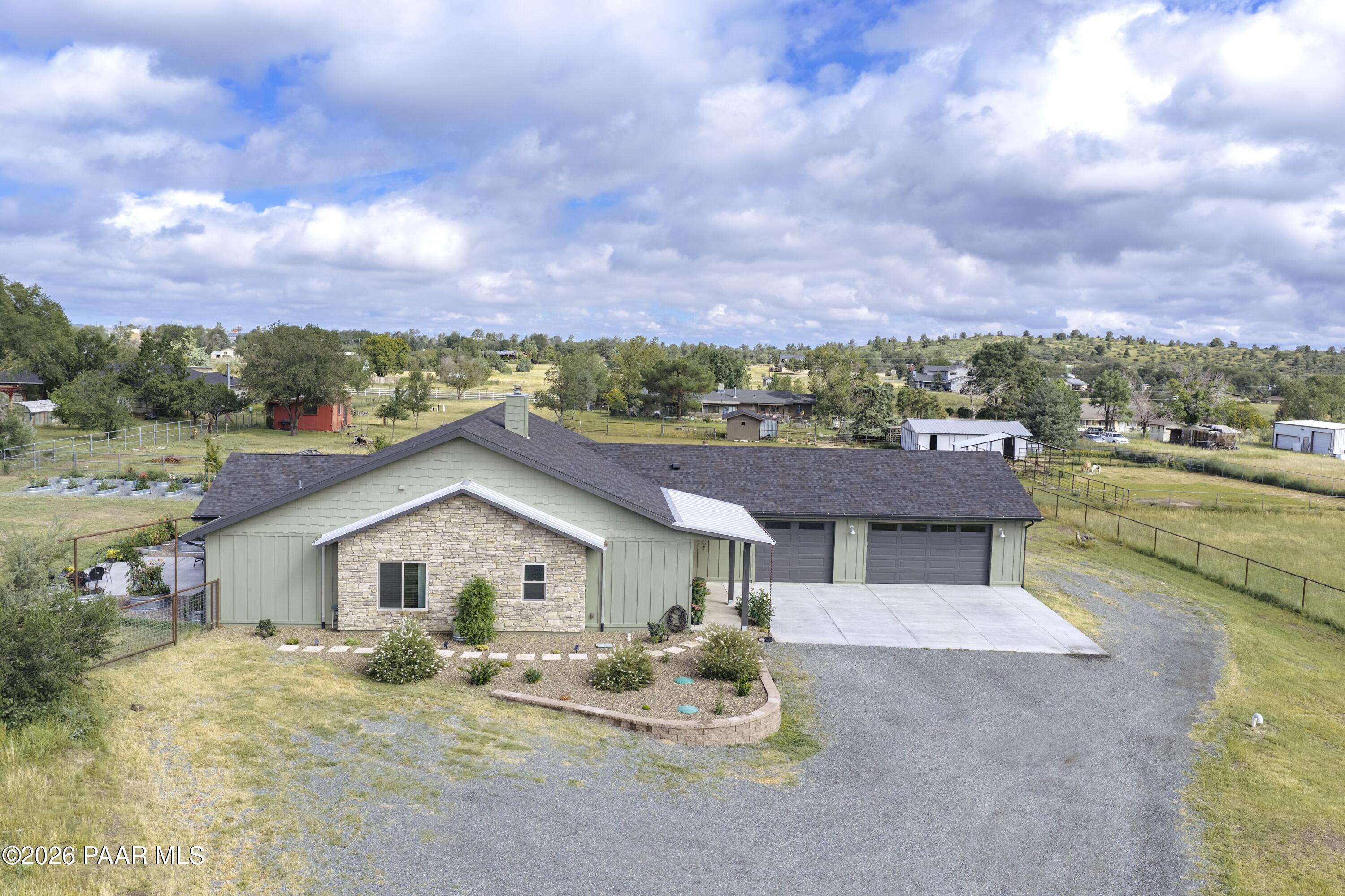 1379 W Mcintosh Drive