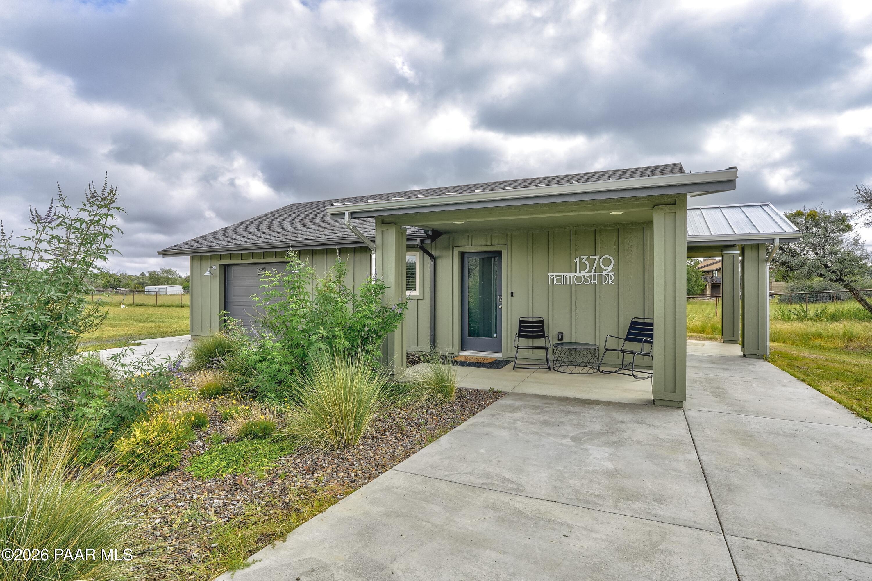 1379 W Mcintosh Drive