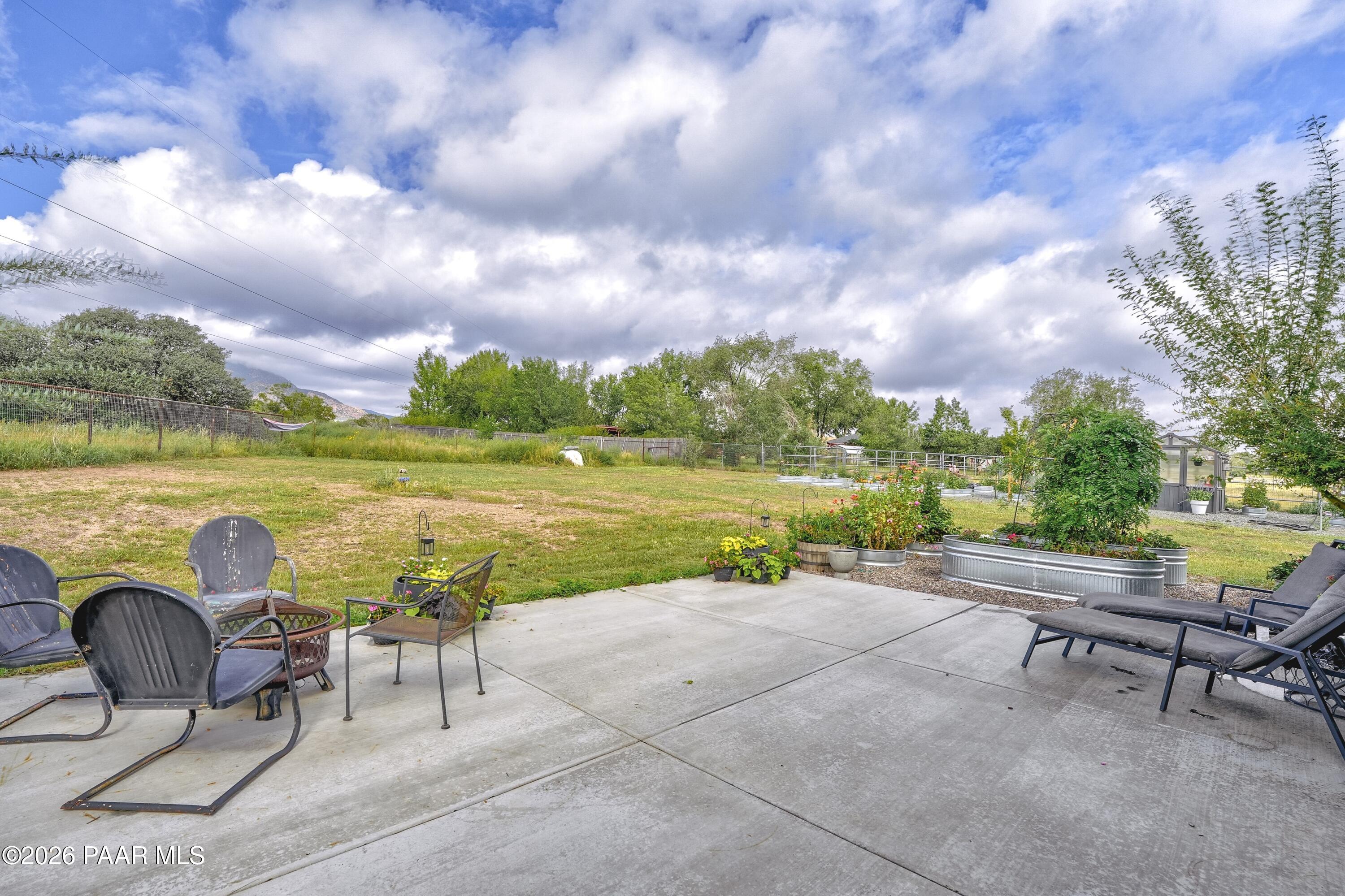 1379 W Mcintosh Drive