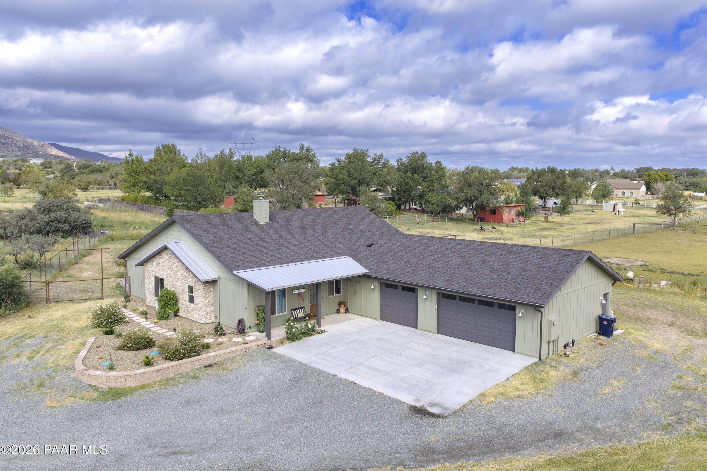 1379 W Mcintosh Drive