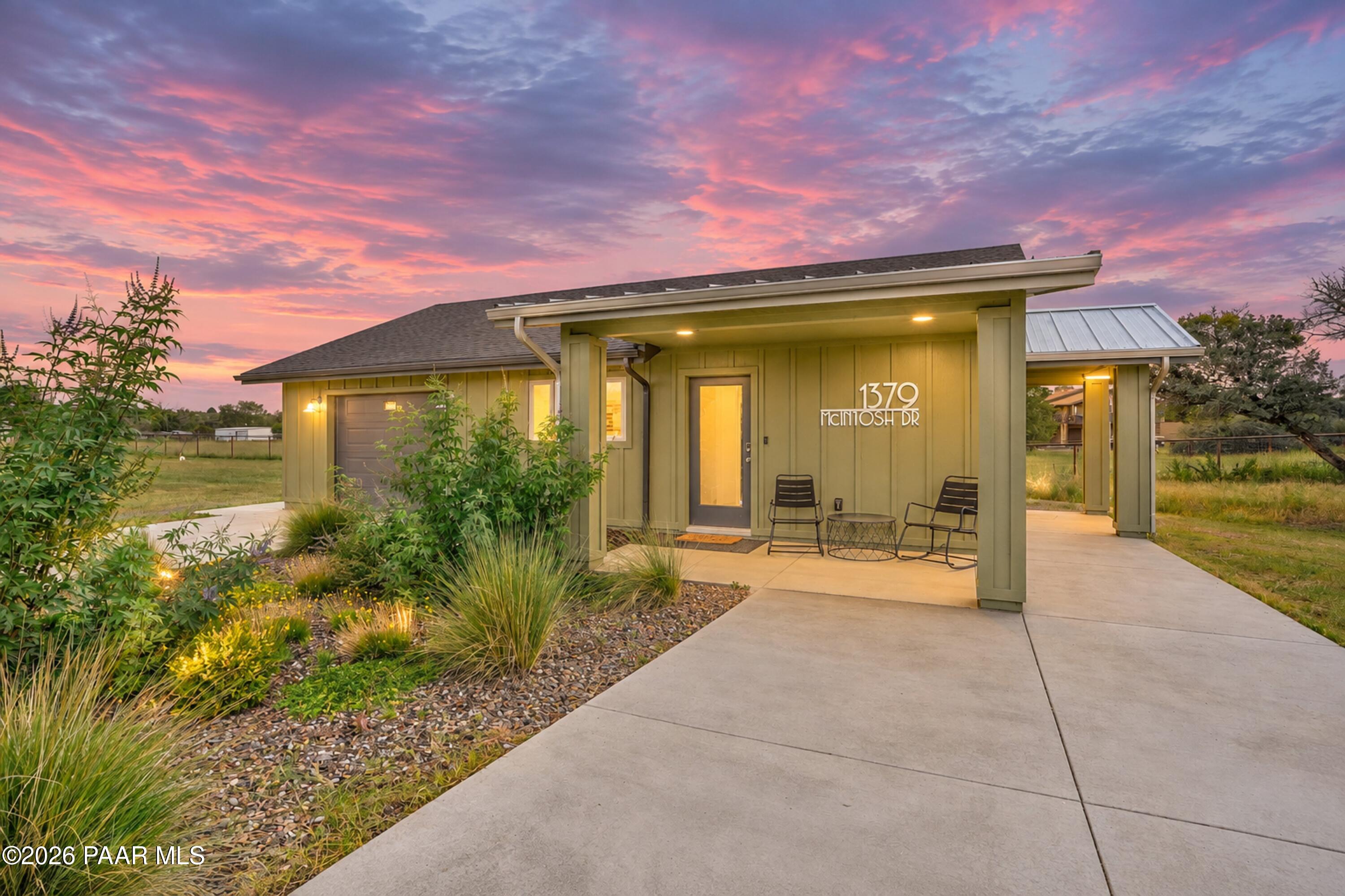 1379 W Mcintosh Drive