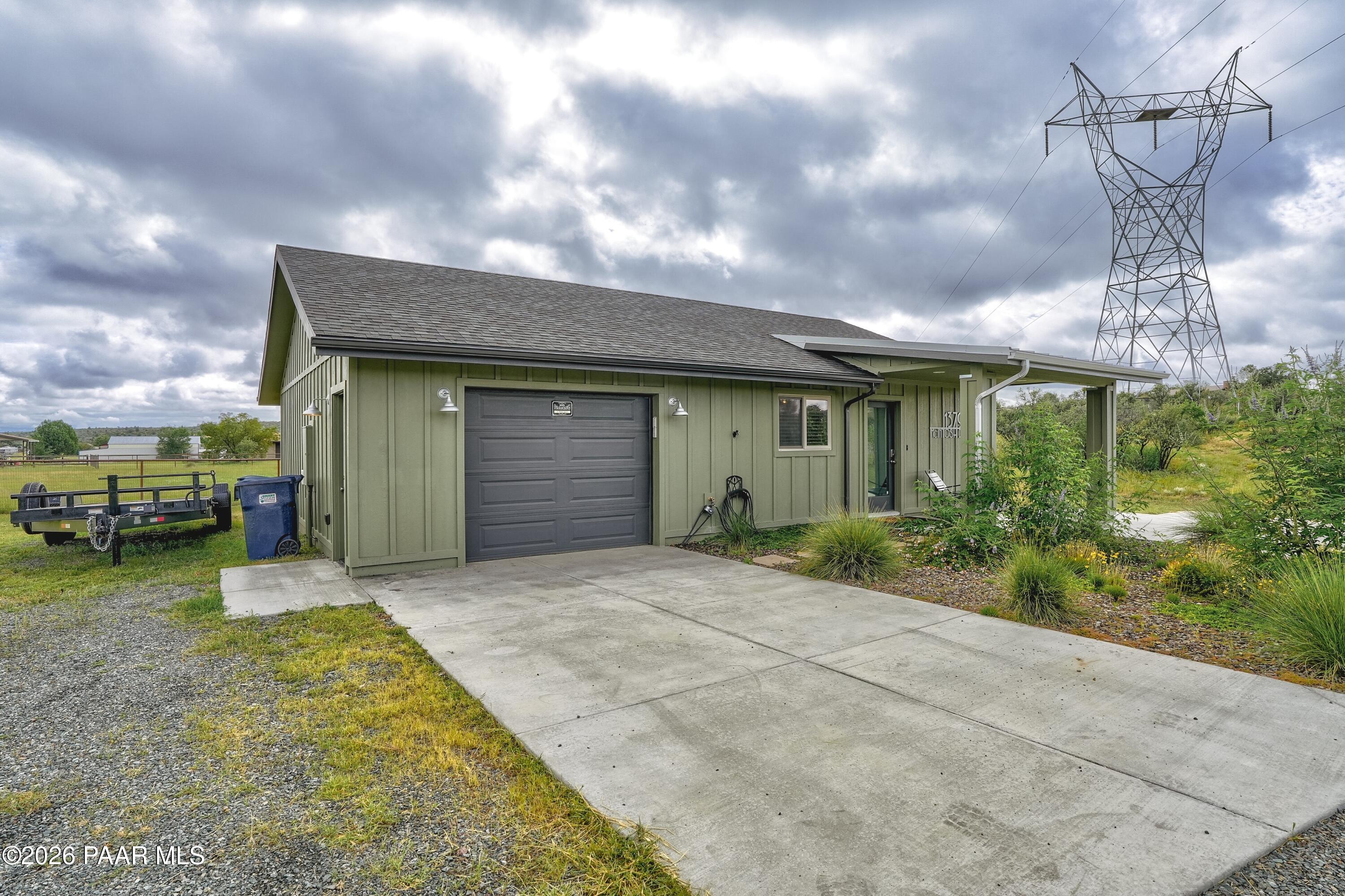 1379 W Mcintosh Drive