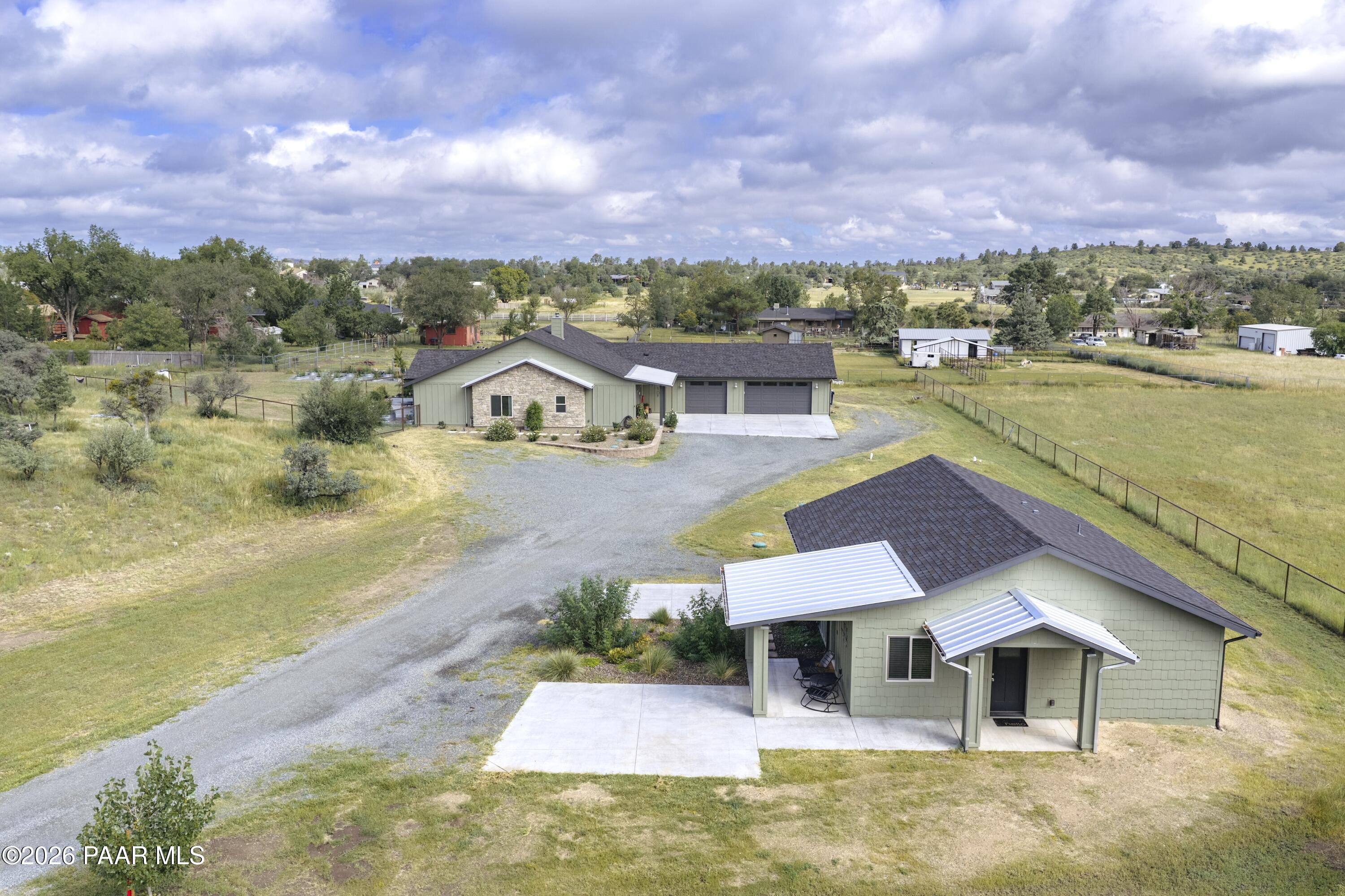 1379 W Mcintosh Drive