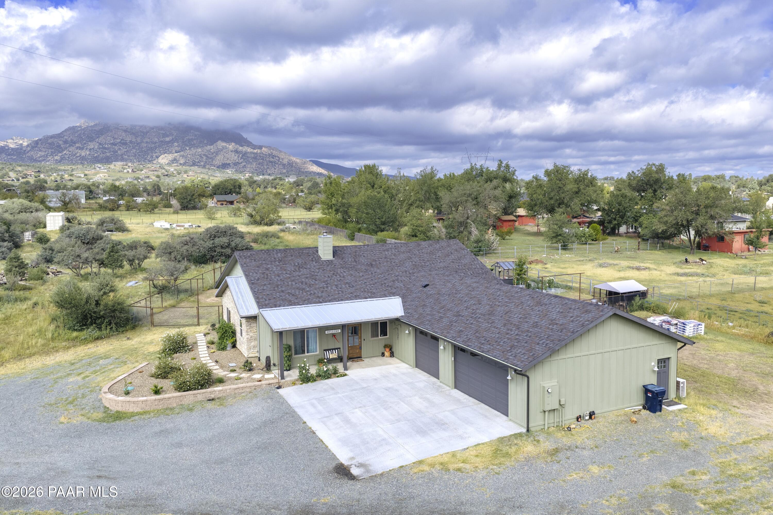 1379 W Mcintosh Drive