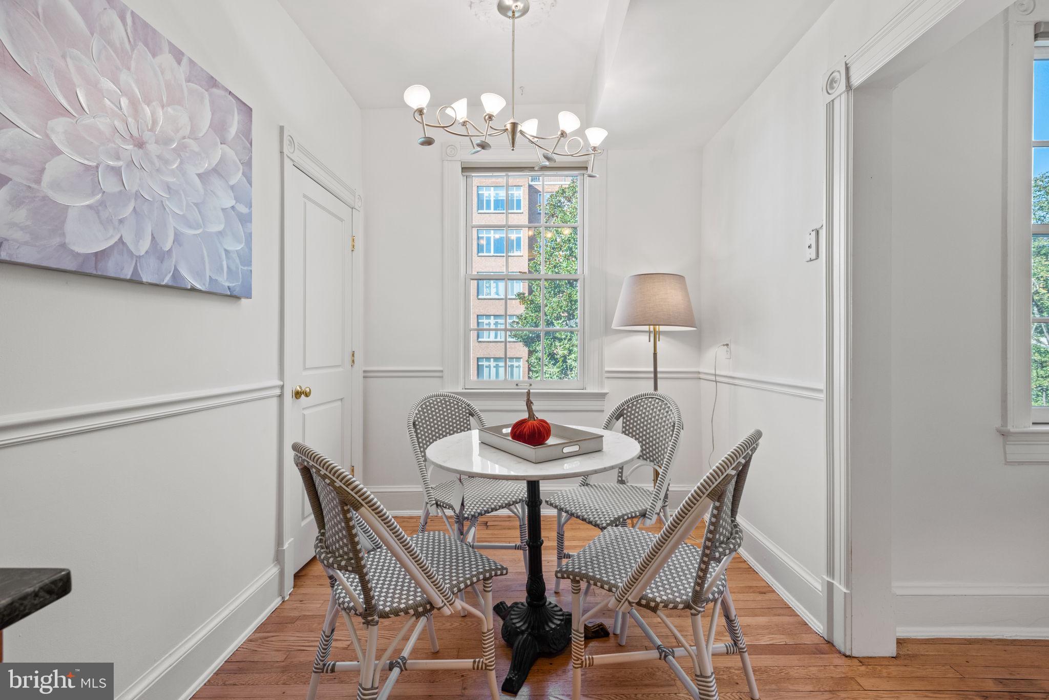 115 D St SE #201