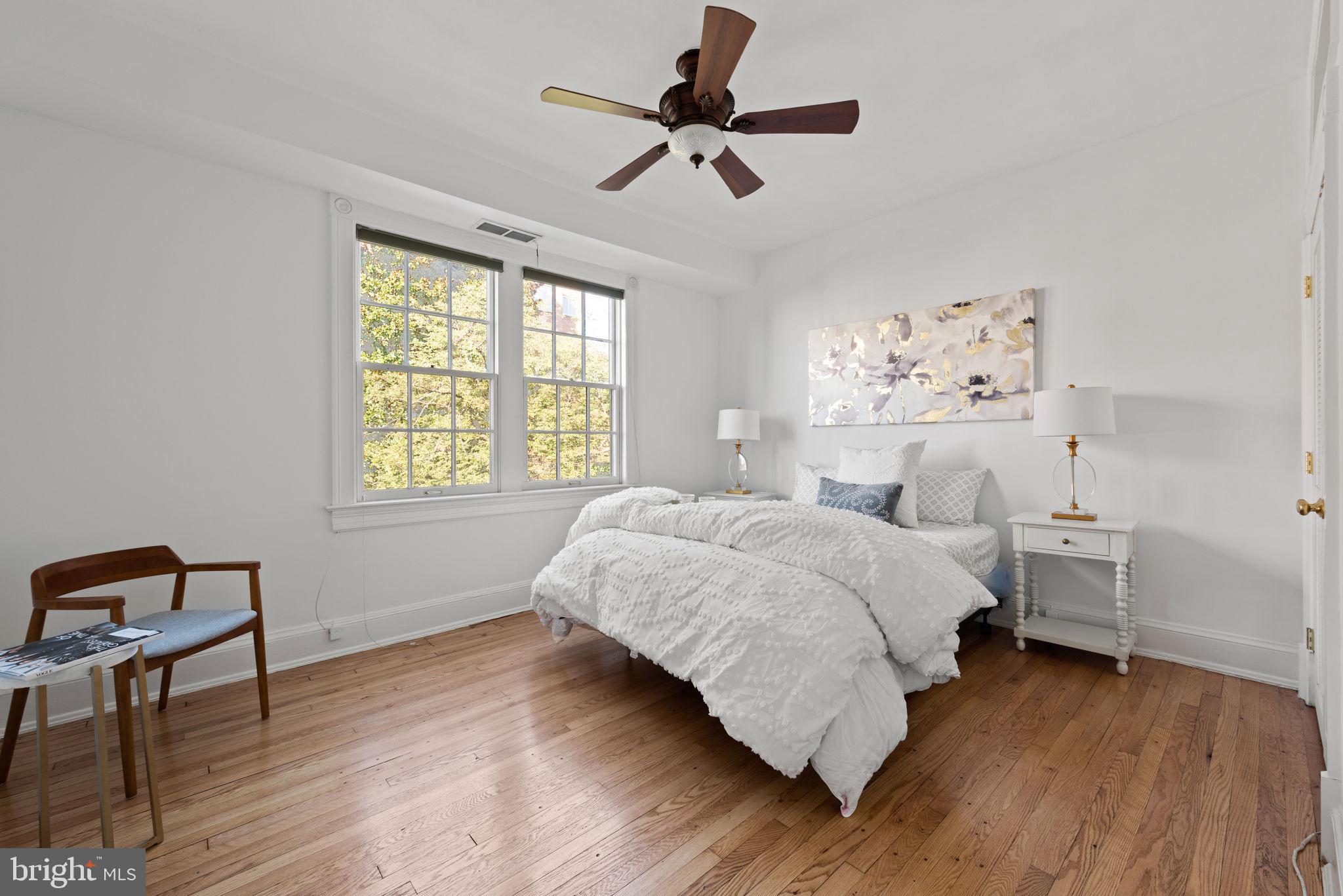 115 D St SE #201