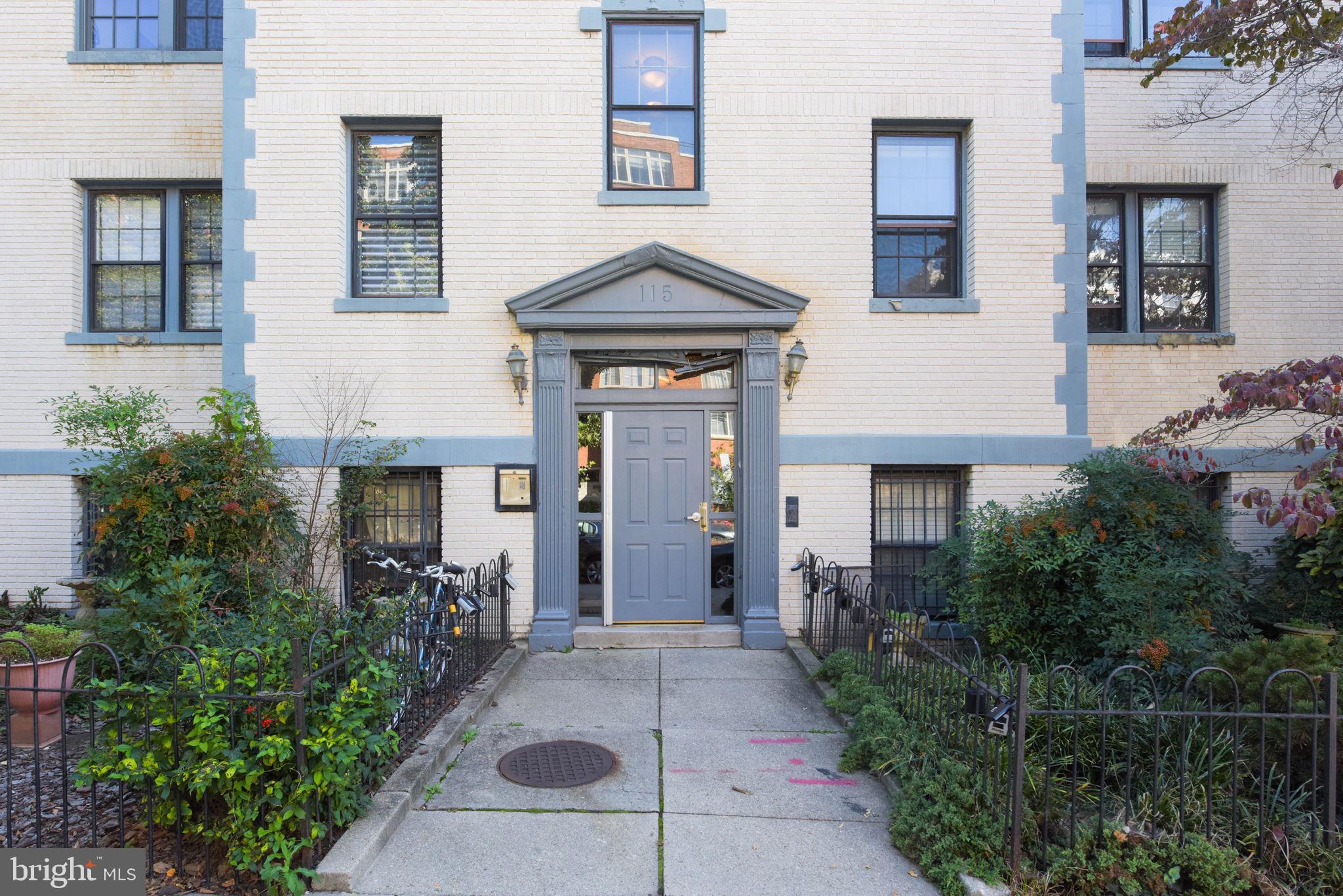 115 D St SE #201