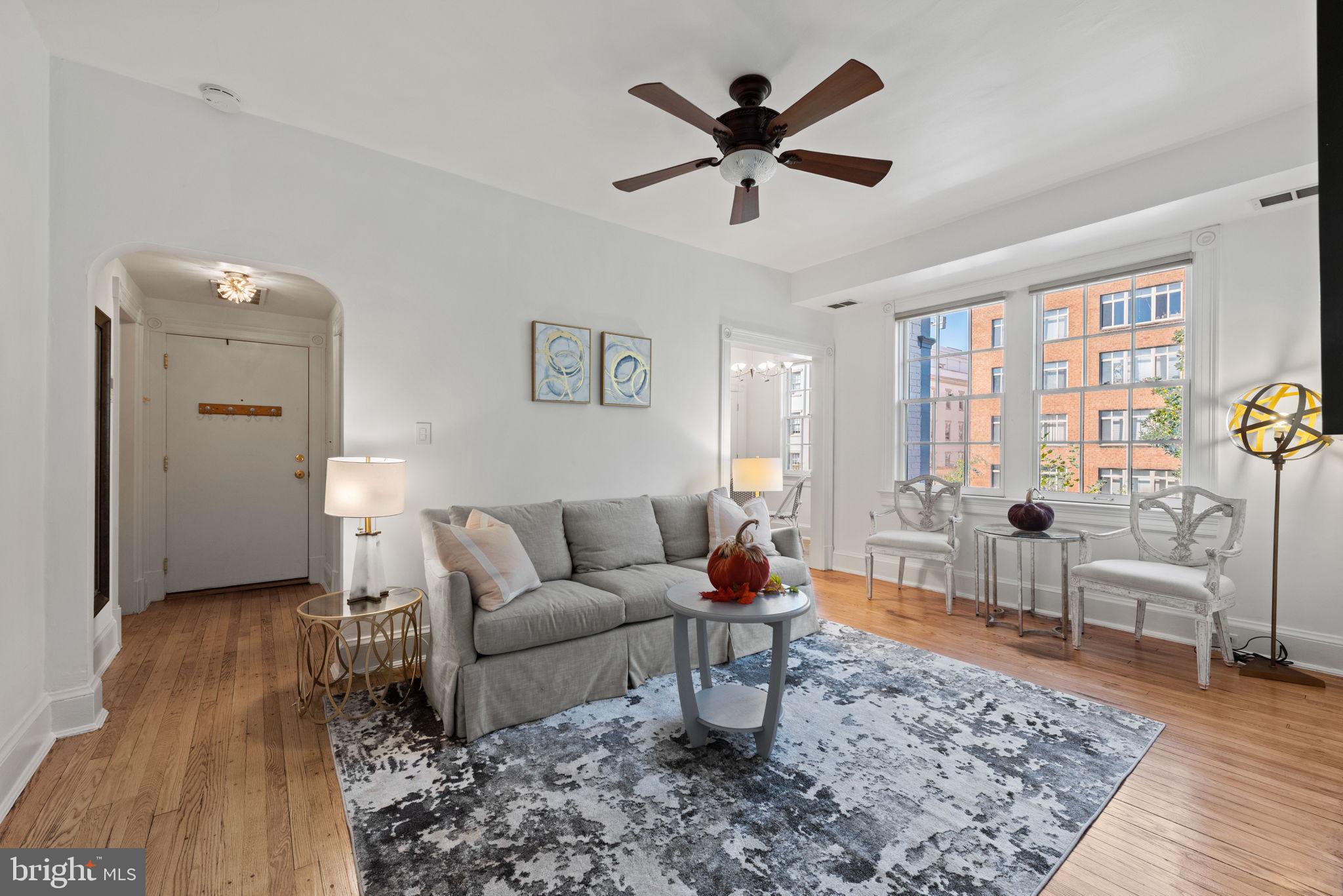 115 D St SE #201