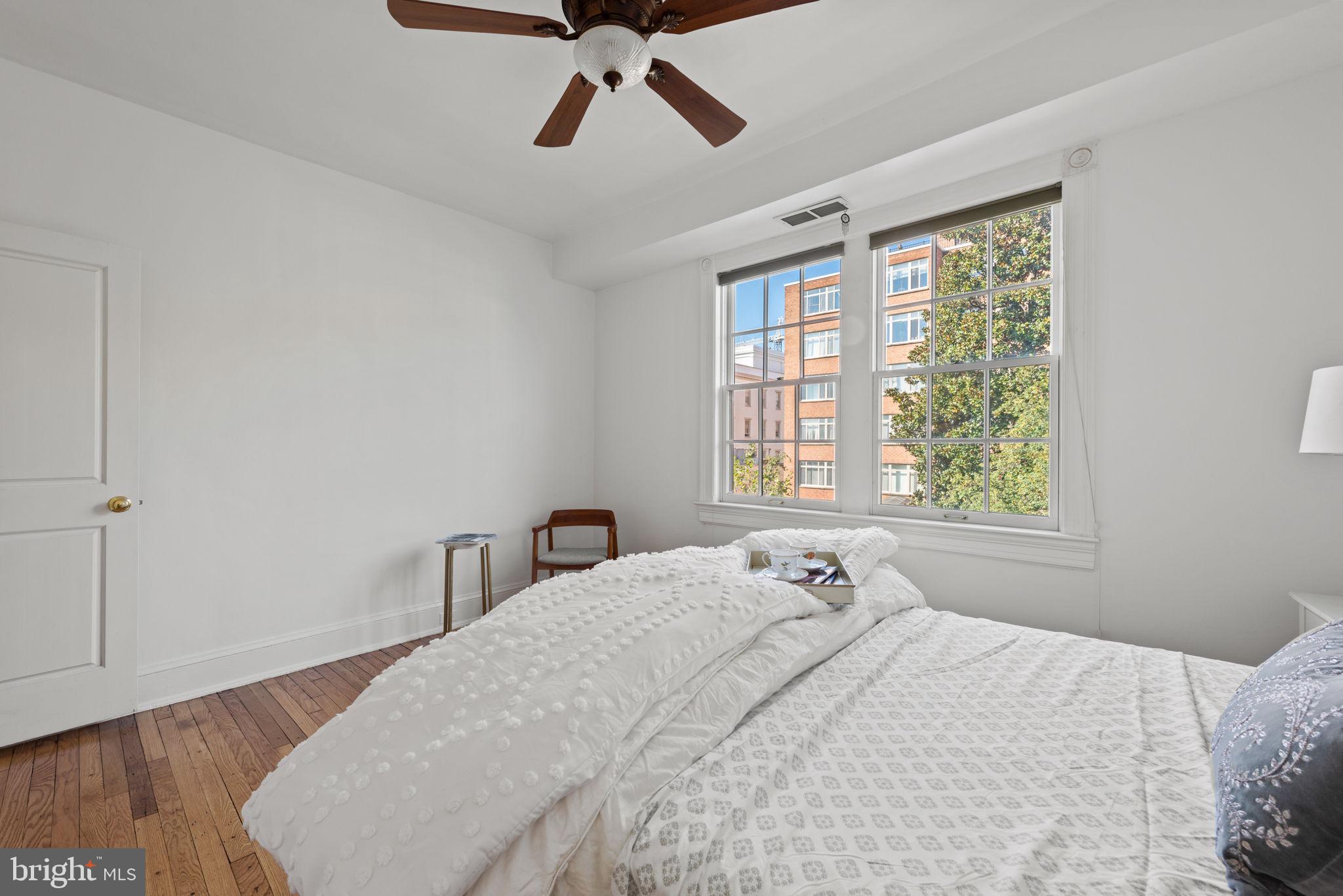 115 D St SE #201