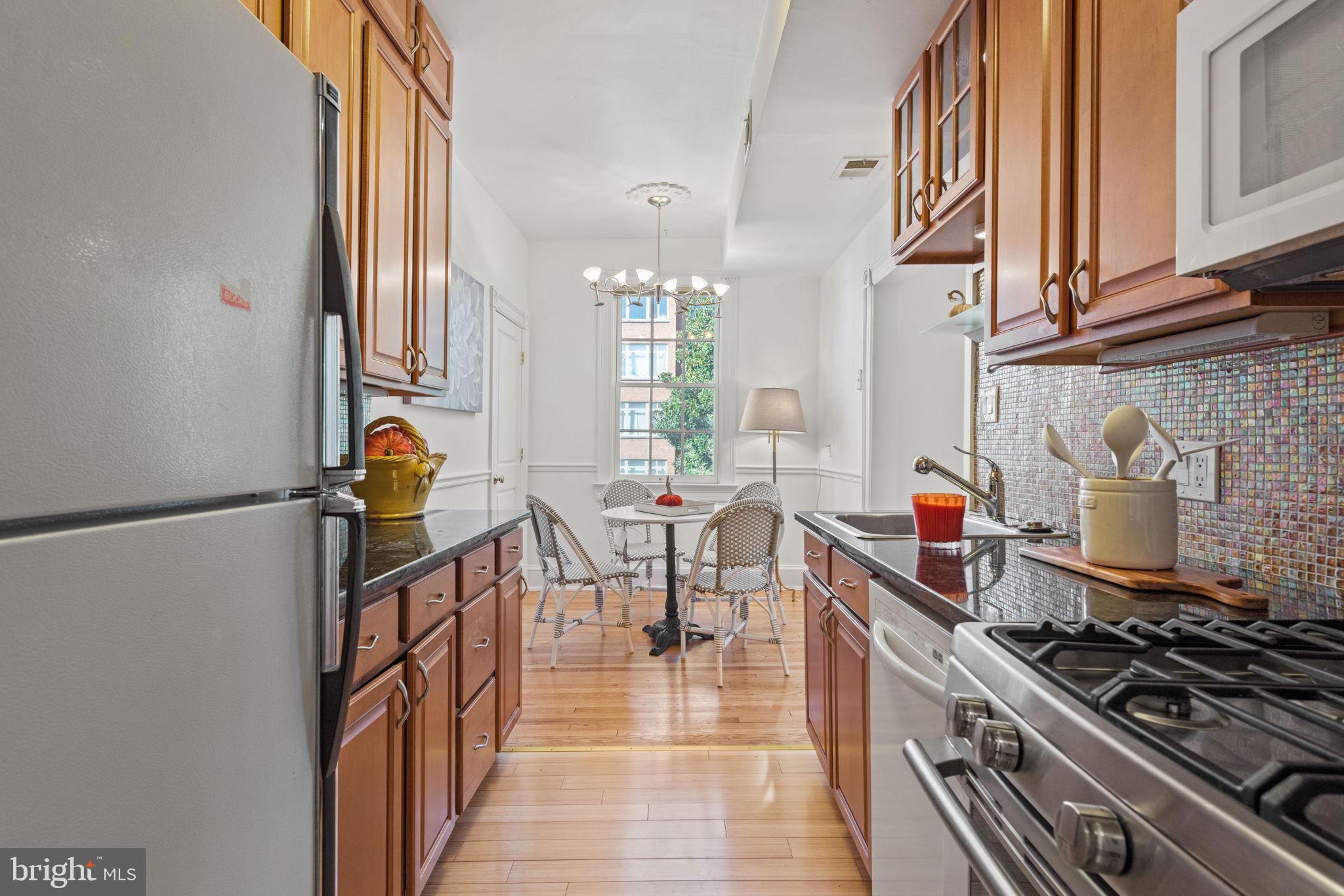 115 D St SE #201