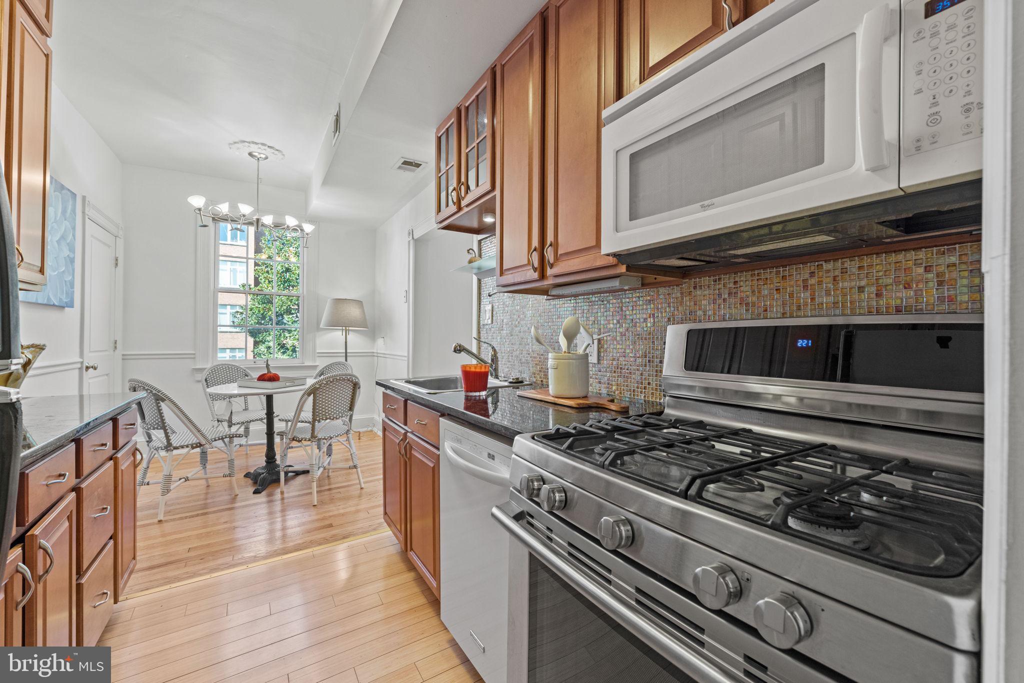 115 D St SE #201