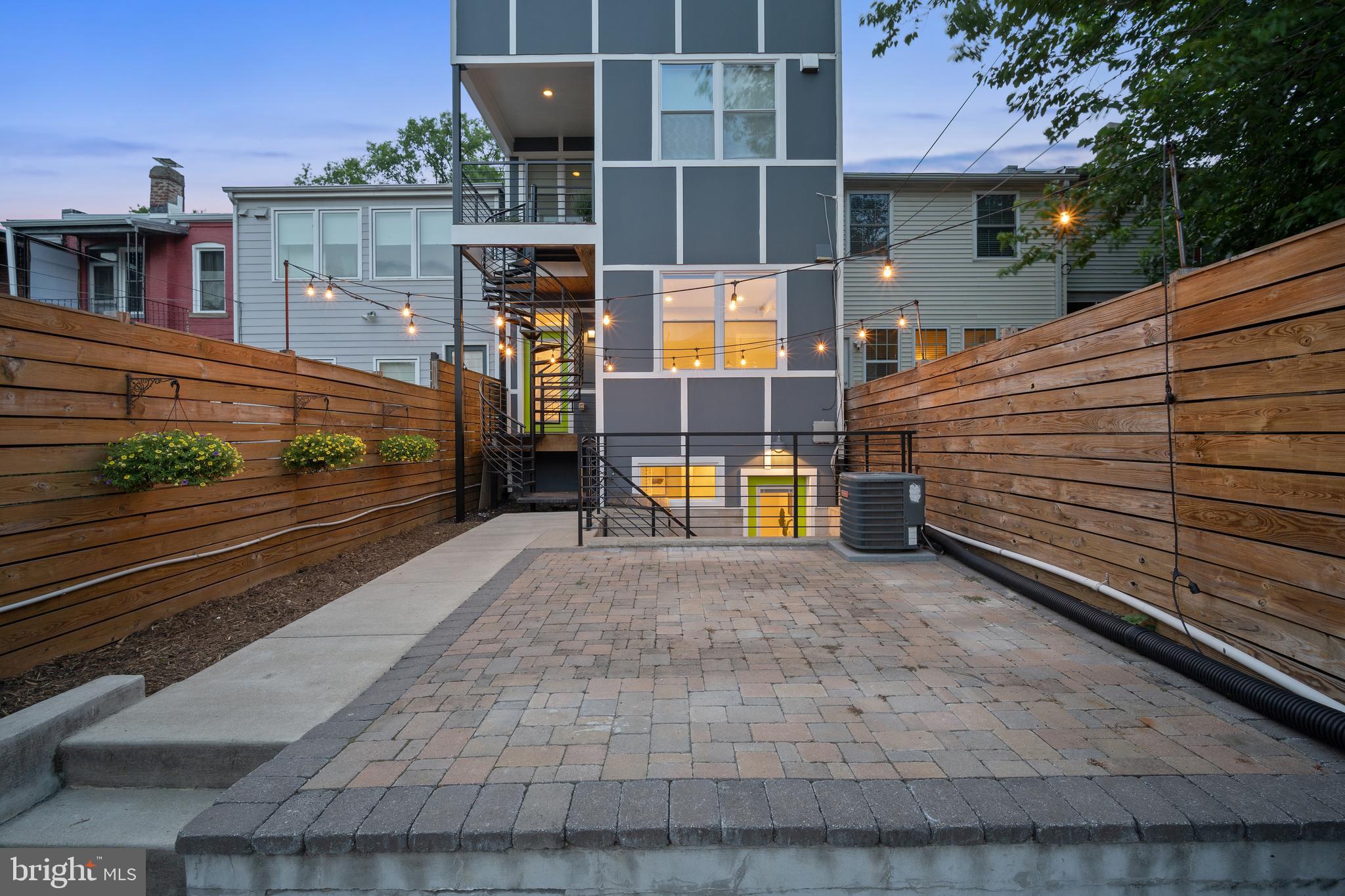 125 RHODE ISLAND AVE NE #1