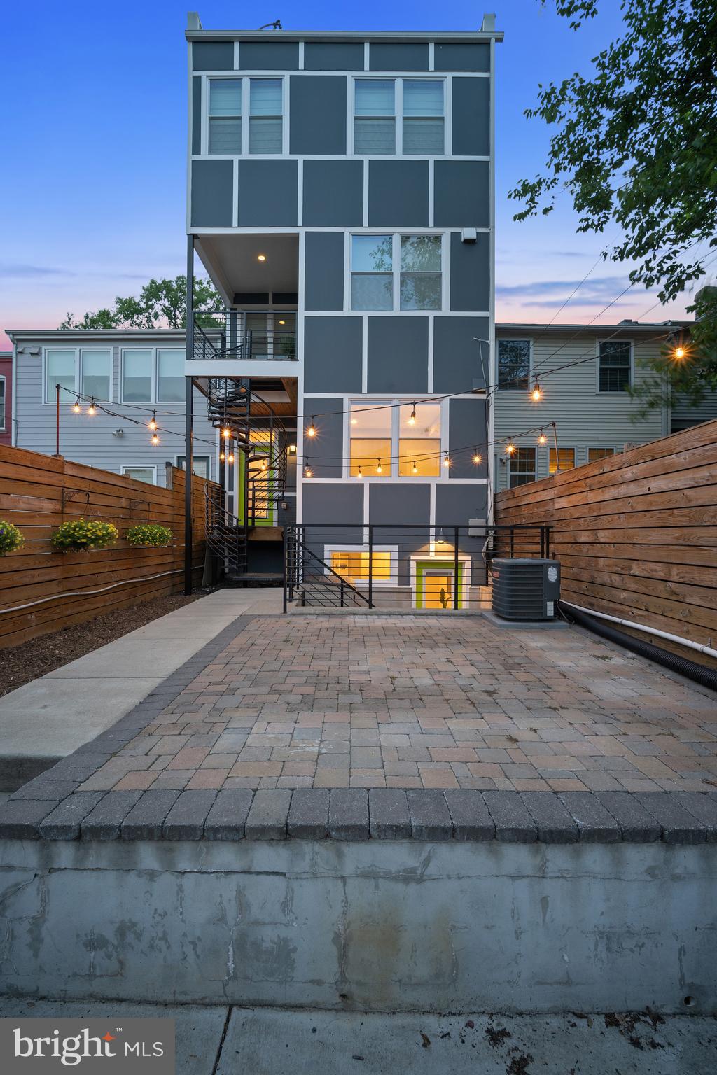 125 RHODE ISLAND AVE NE #1