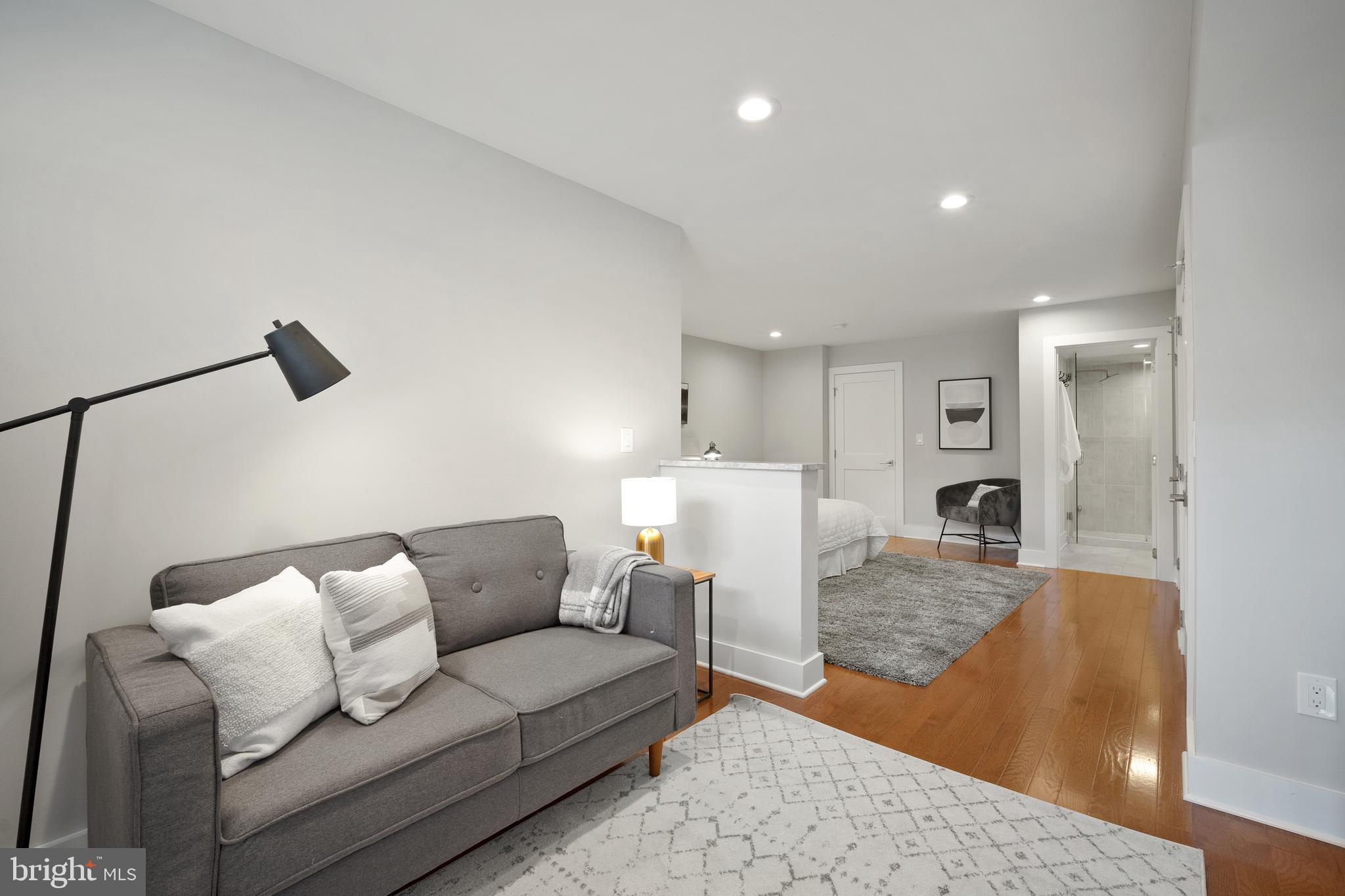 125 RHODE ISLAND AVE NE #1