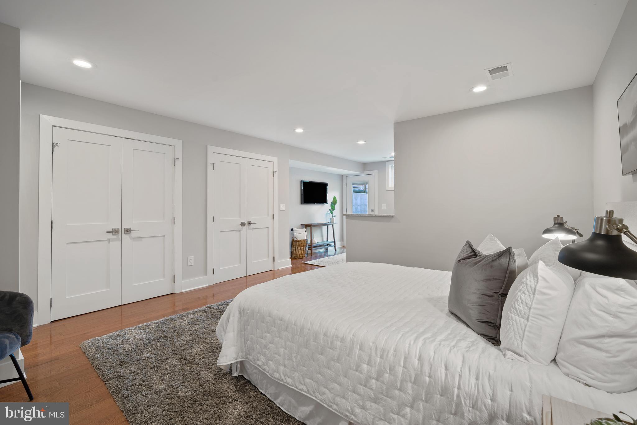 125 RHODE ISLAND AVE NE #1