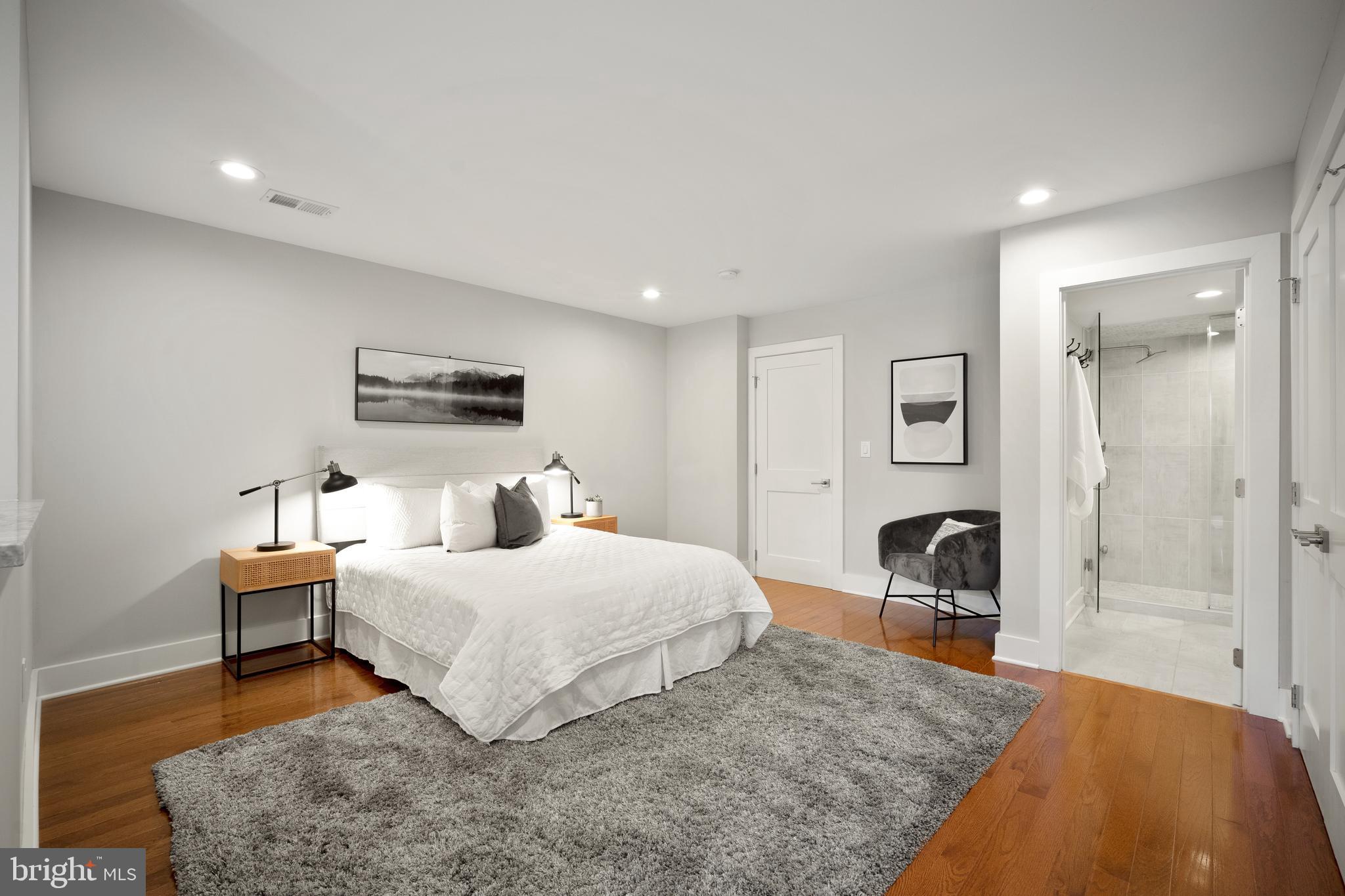 125 RHODE ISLAND AVE NE #1