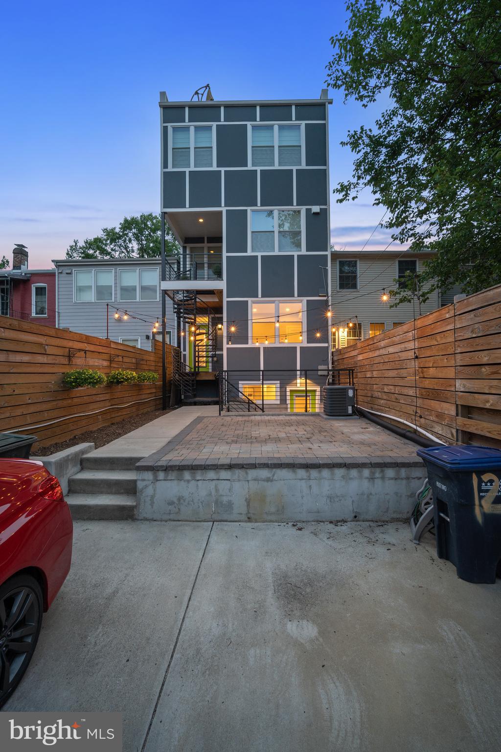 125 RHODE ISLAND AVE NE #1