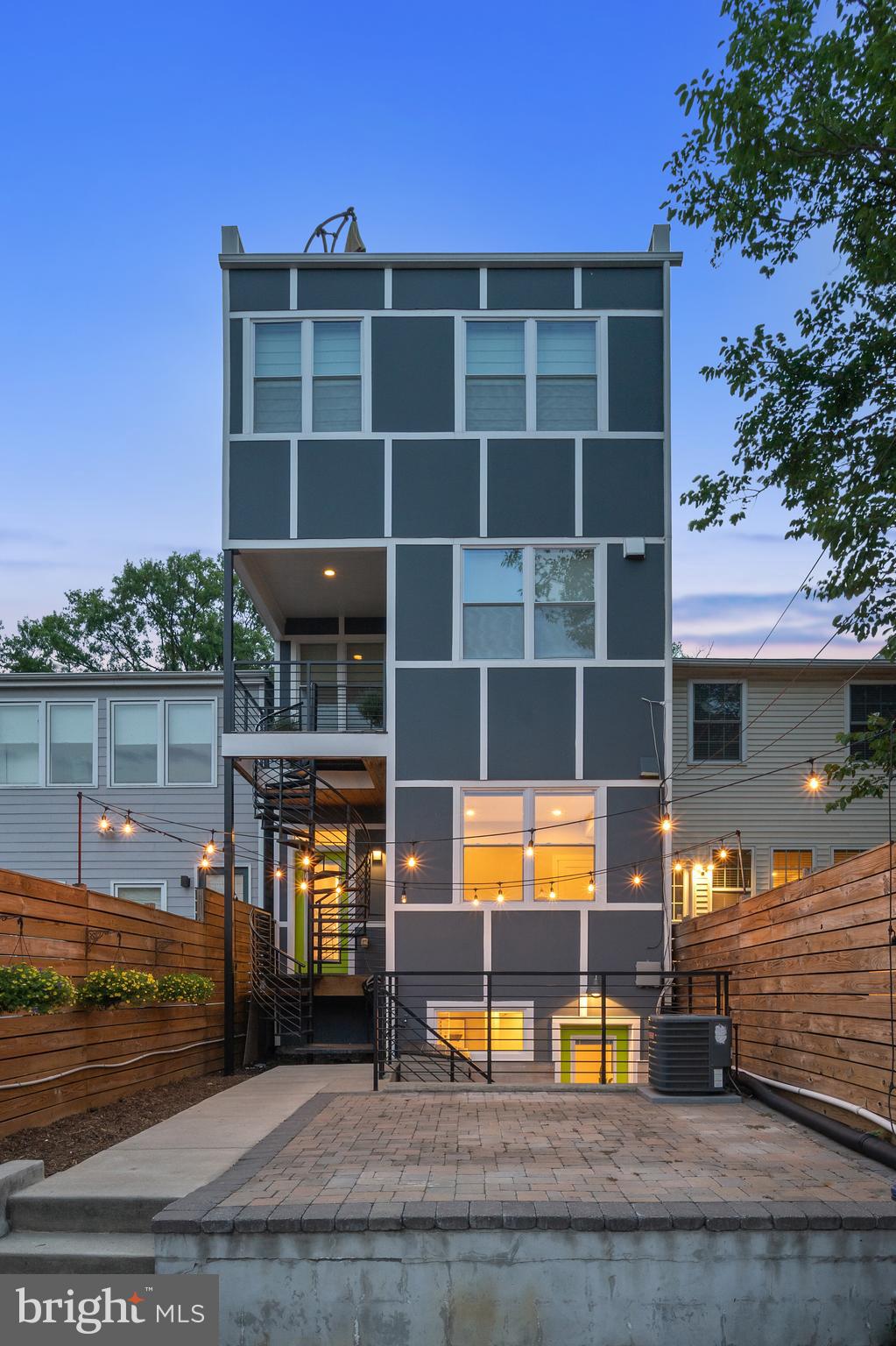 125 RHODE ISLAND AVE NE #1