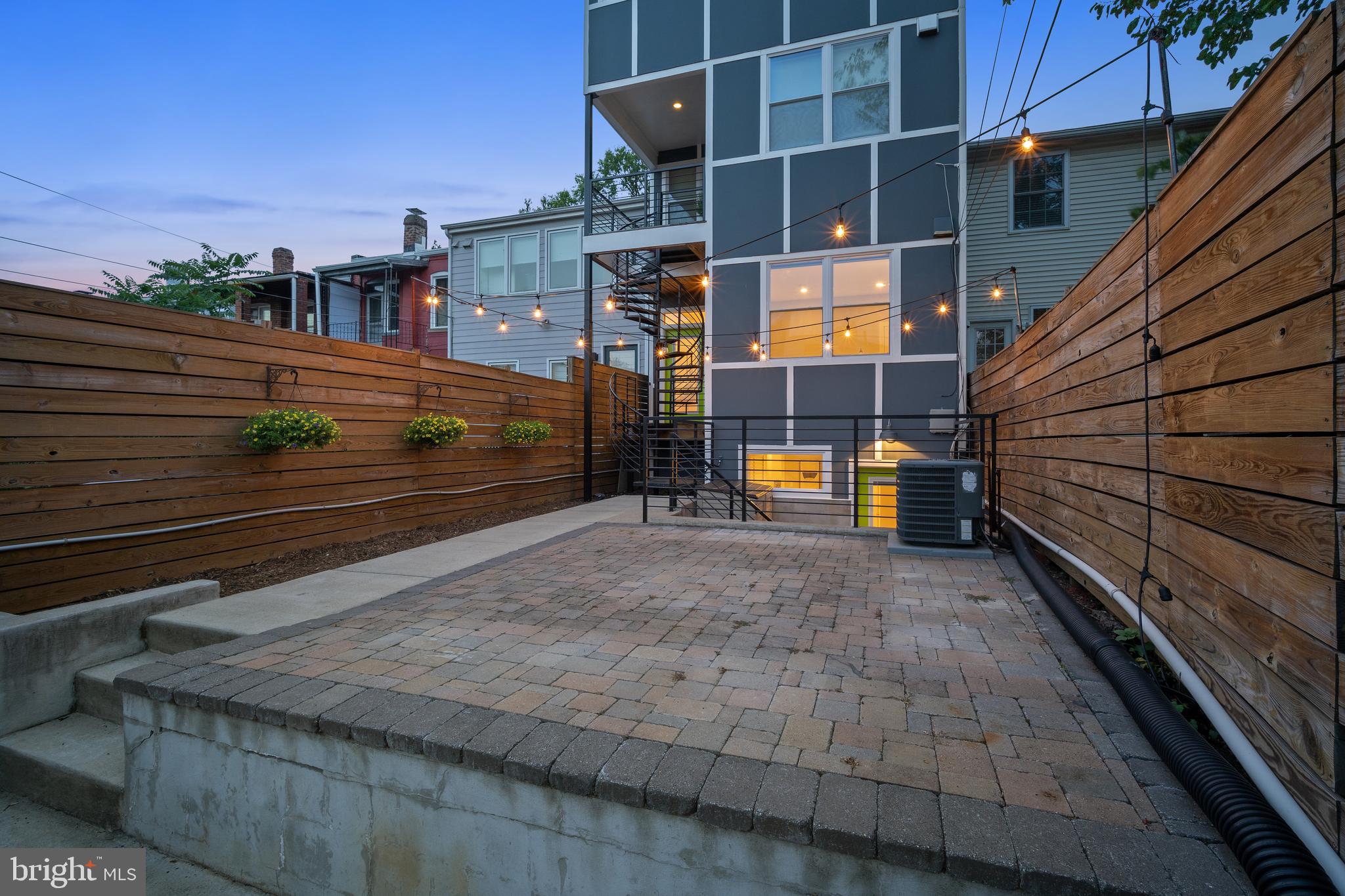 125 RHODE ISLAND AVE NE #1