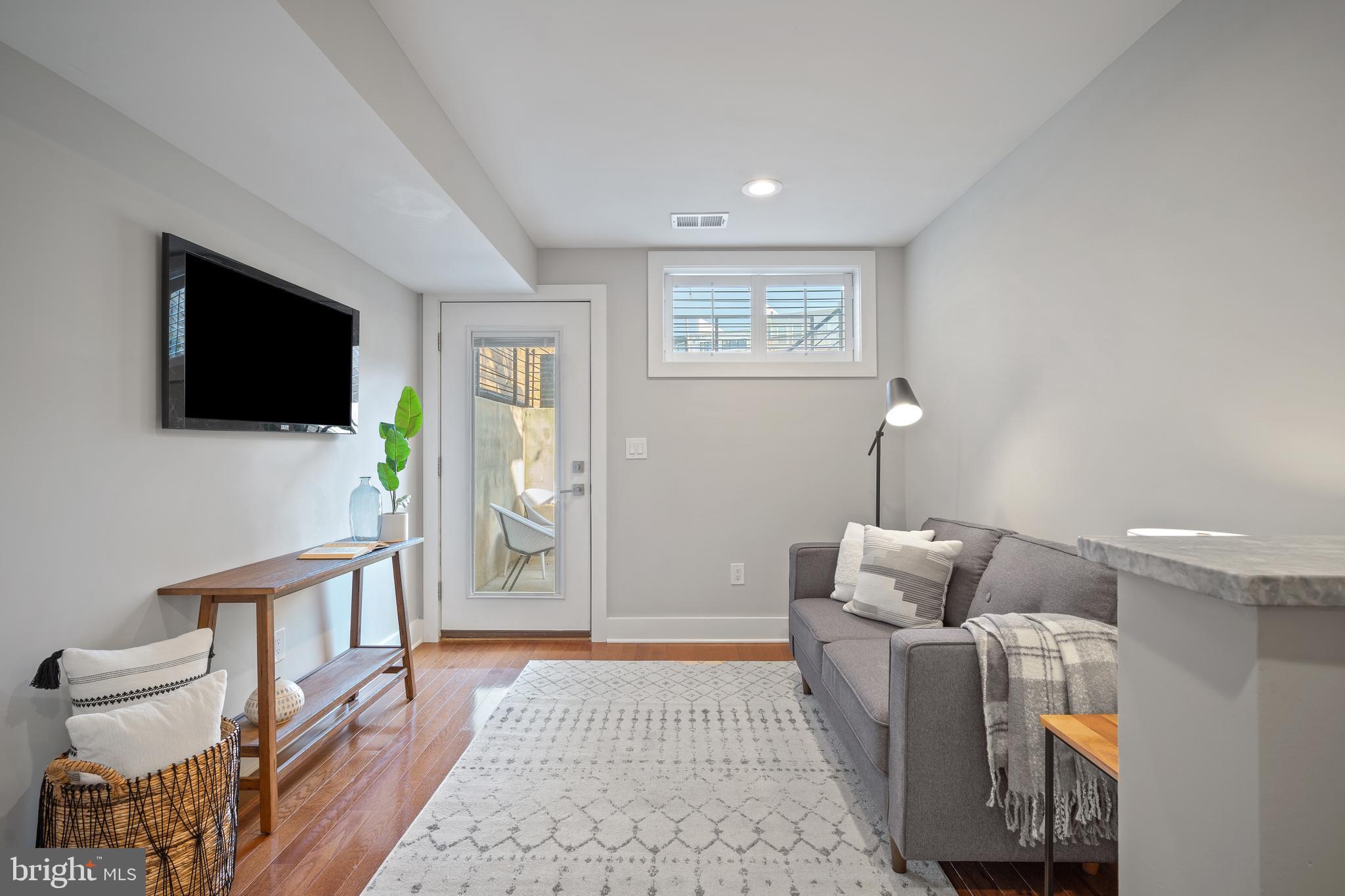 125 RHODE ISLAND AVE NE #1