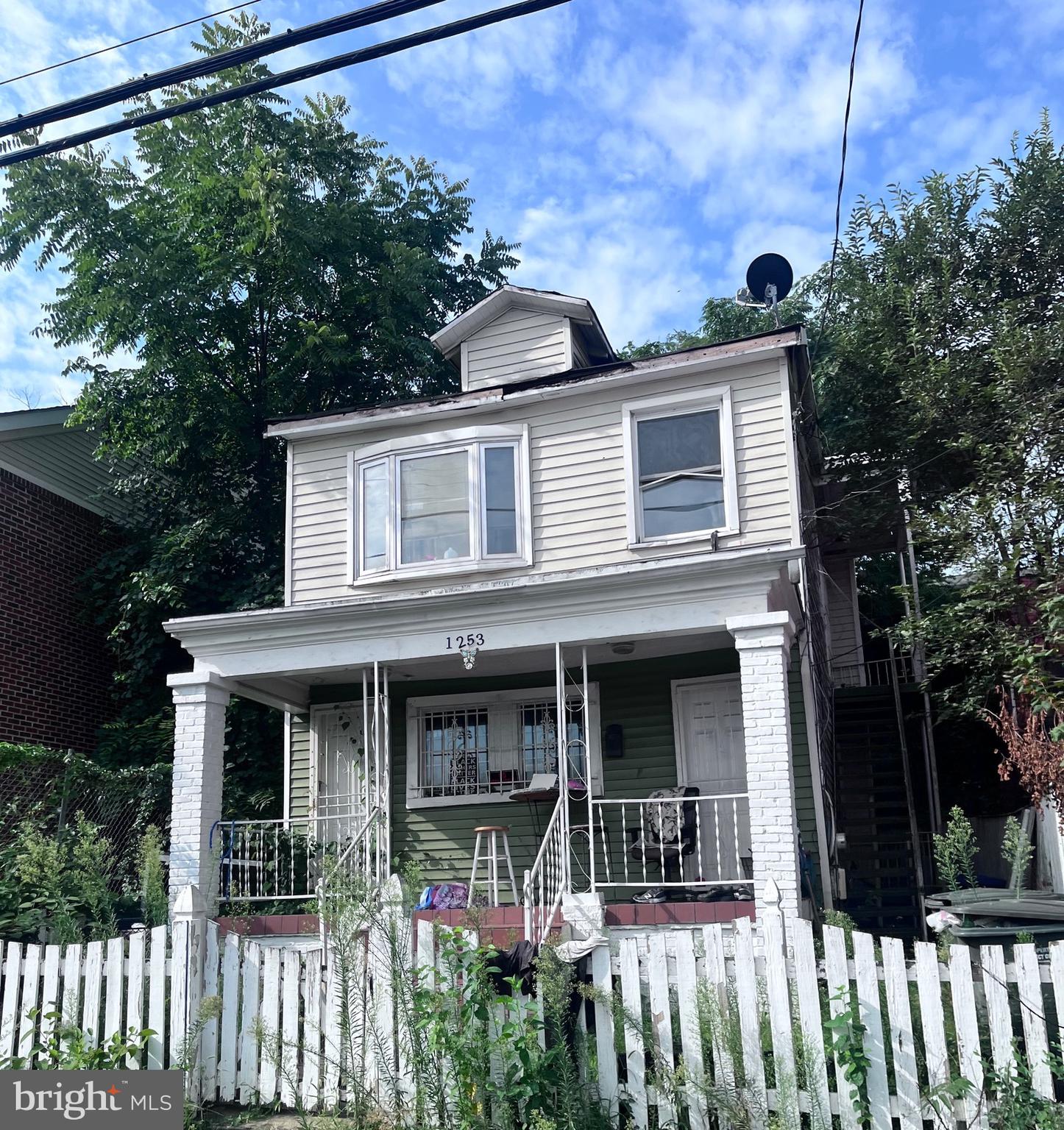 1253 Sumner Rd SE