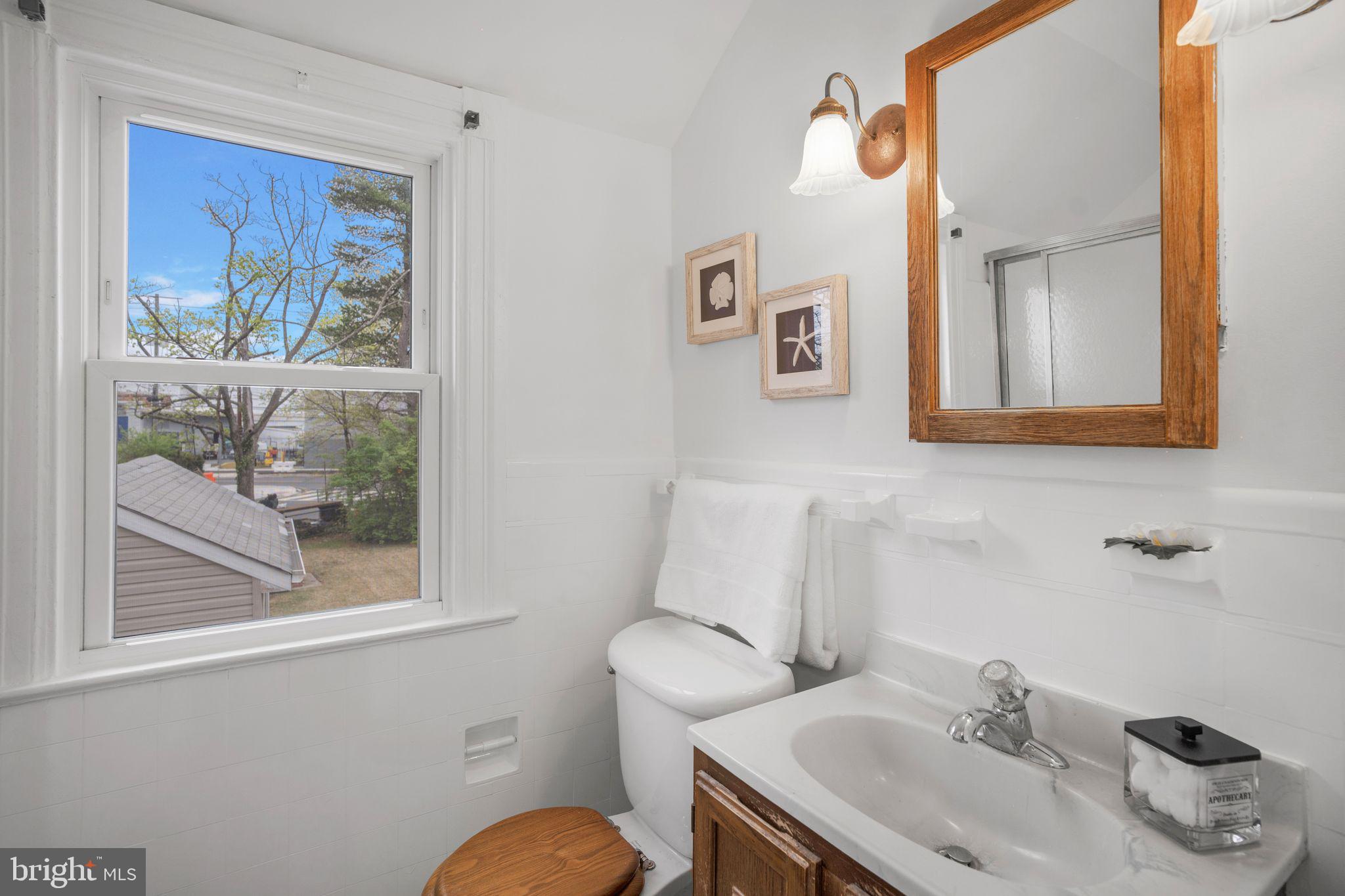 6021 NORTH DAKOTA AVENUE NW