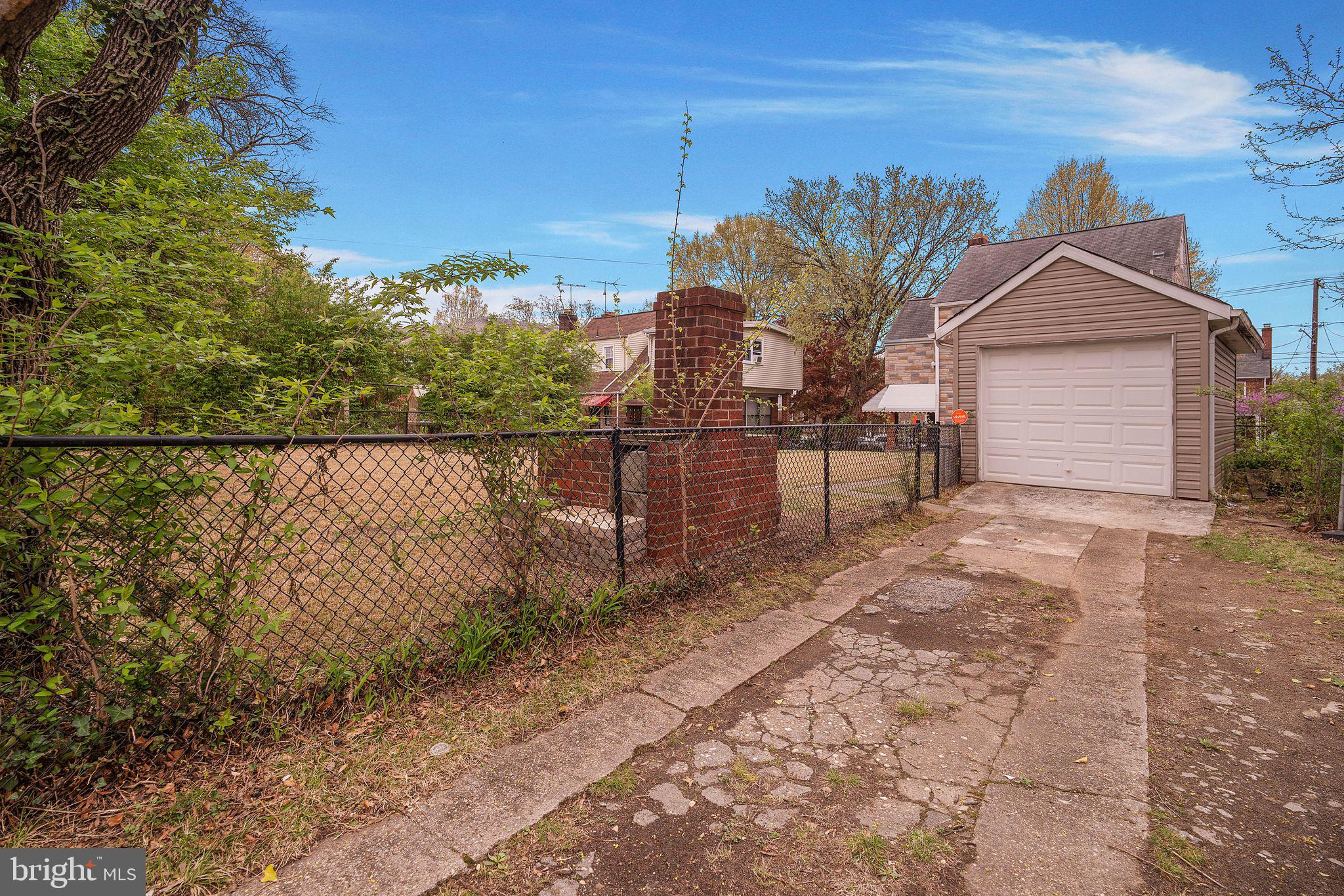 6021 NORTH DAKOTA AVENUE NW