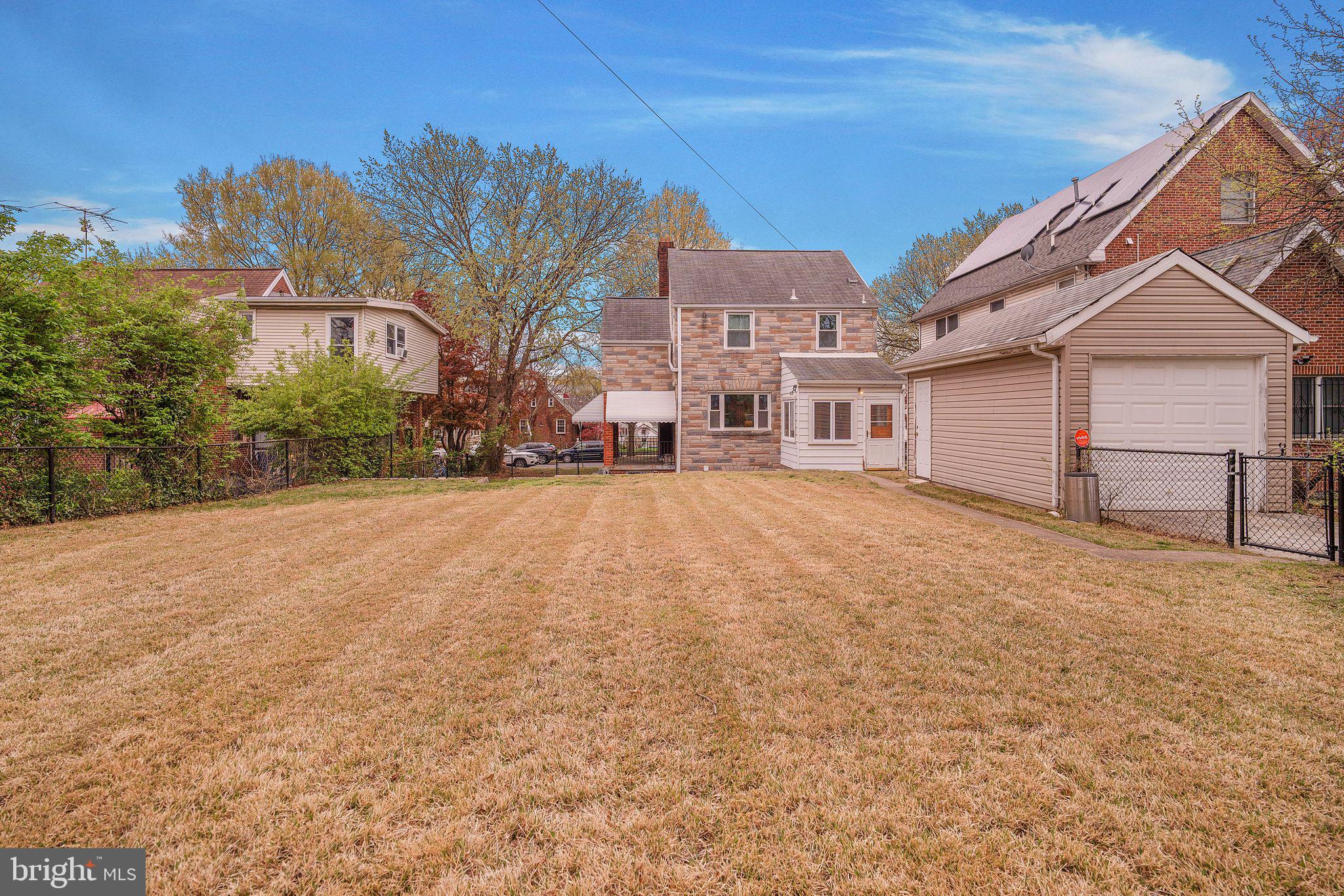 6021 NORTH DAKOTA AVENUE NW