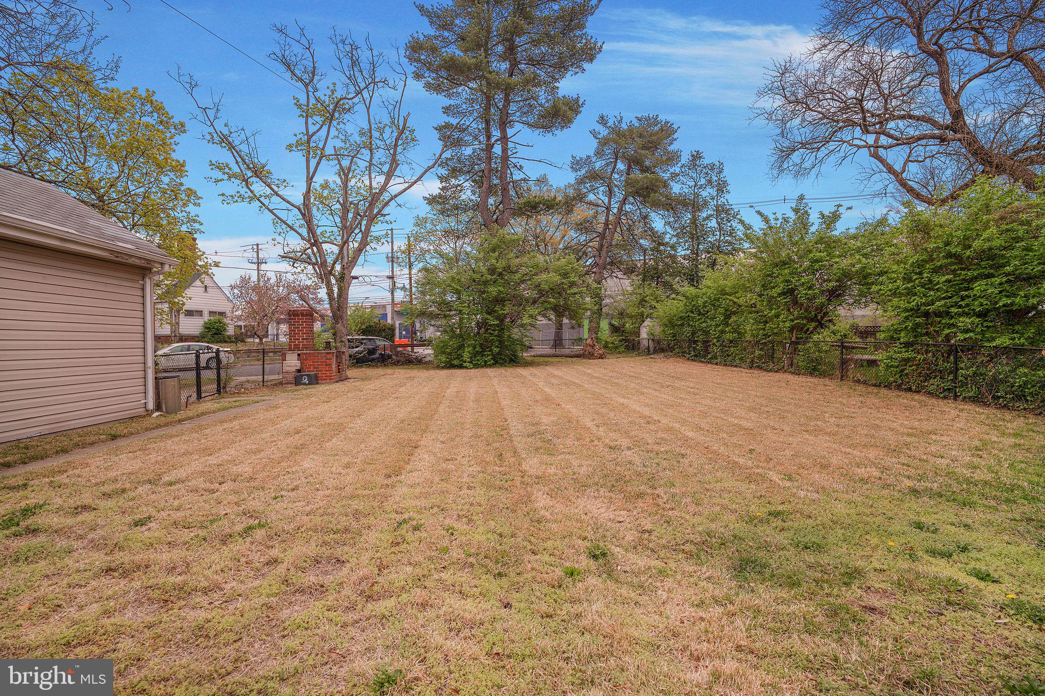 6021 NORTH DAKOTA AVENUE NW