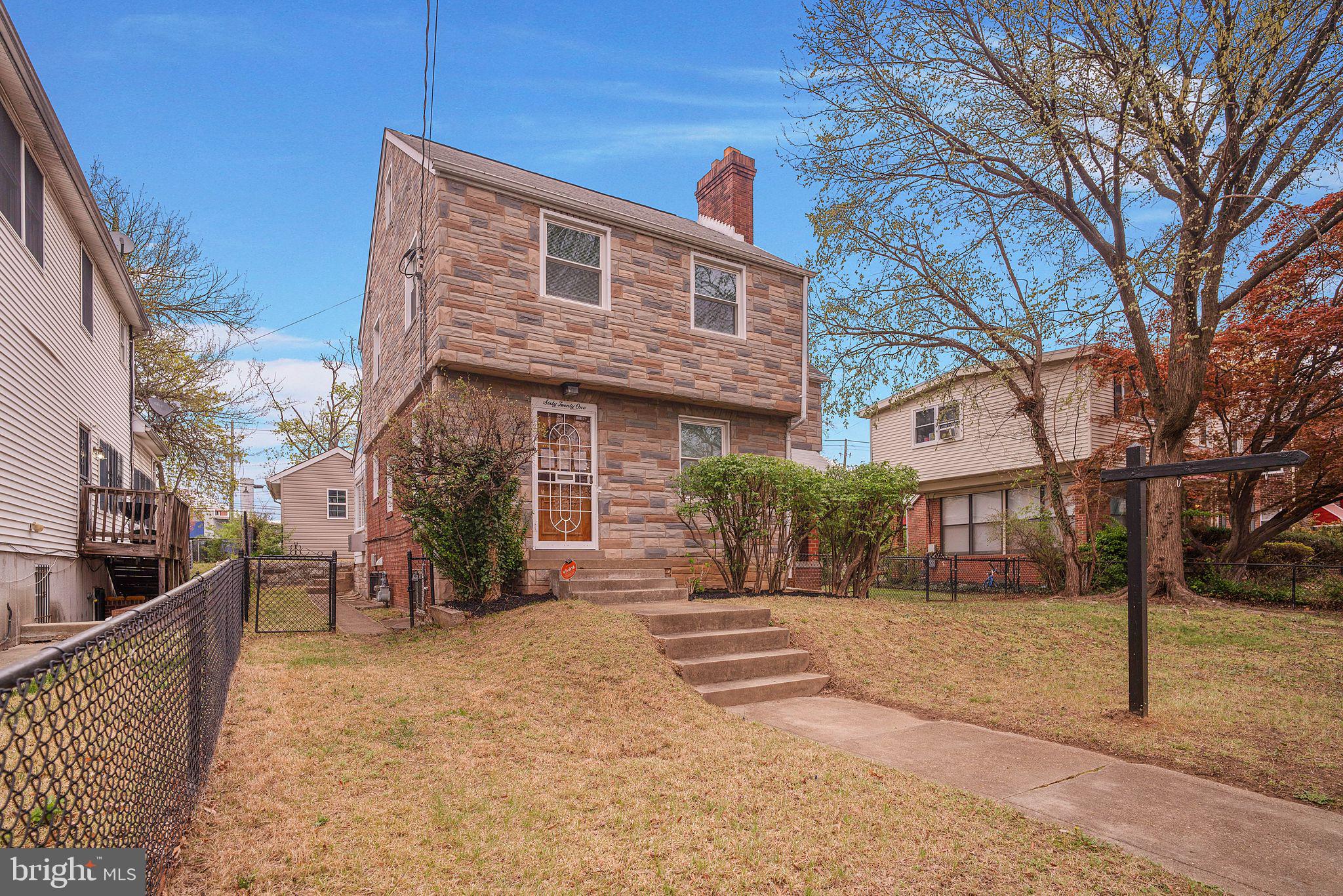 6021 NORTH DAKOTA AVENUE NW