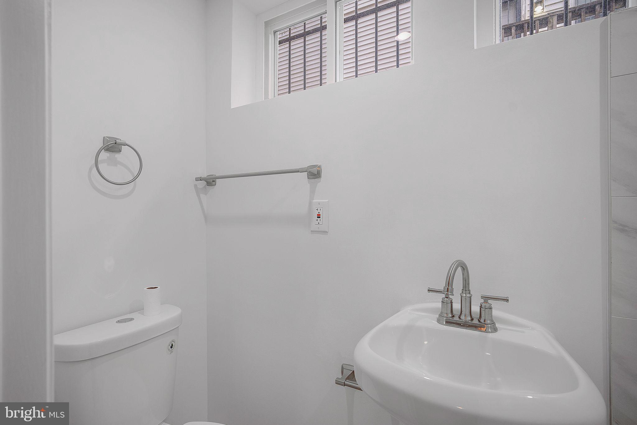 6021 NORTH DAKOTA AVENUE NW