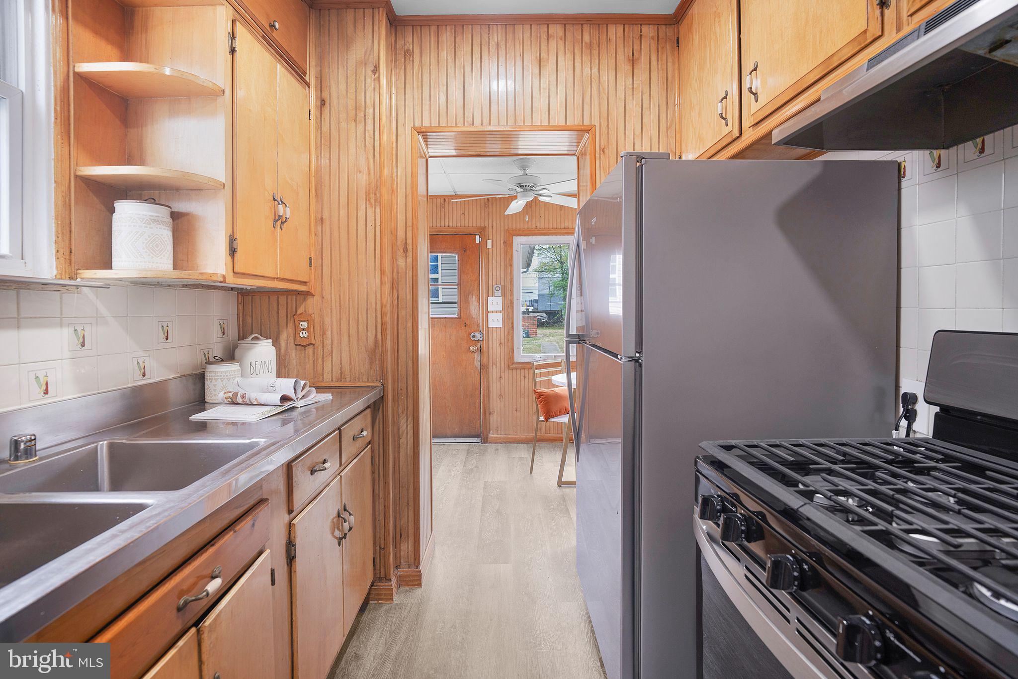 6021 NORTH DAKOTA AVENUE NW