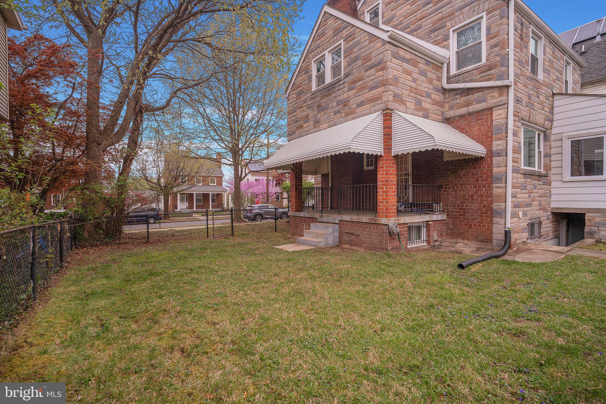 6021 NORTH DAKOTA AVENUE NW