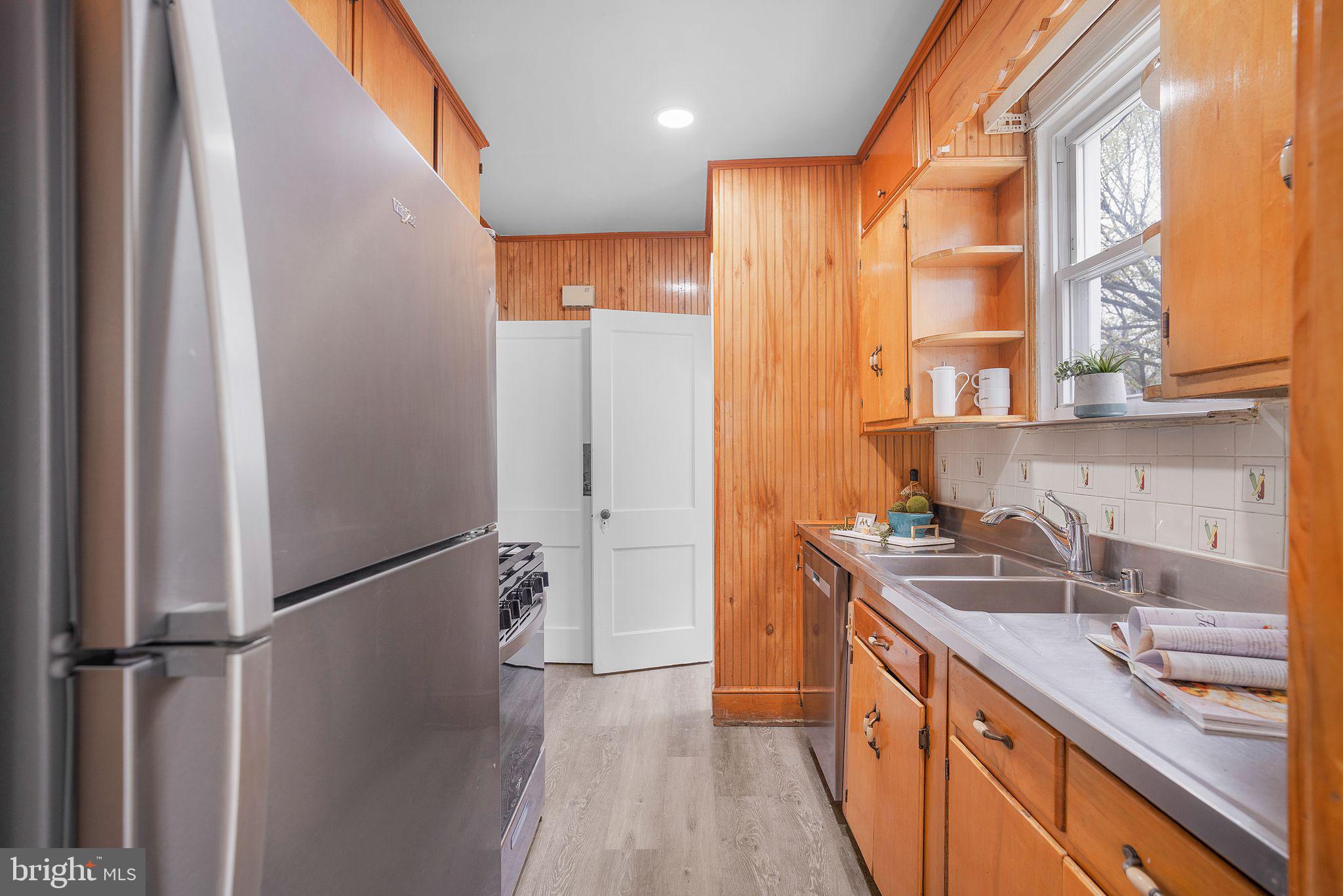 6021 NORTH DAKOTA AVENUE NW