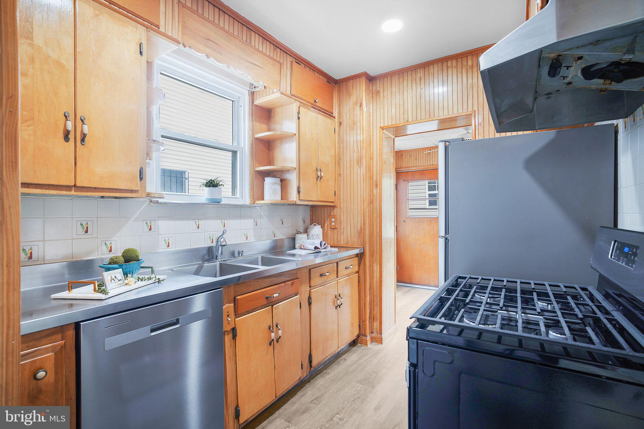 6021 NORTH DAKOTA AVENUE NW