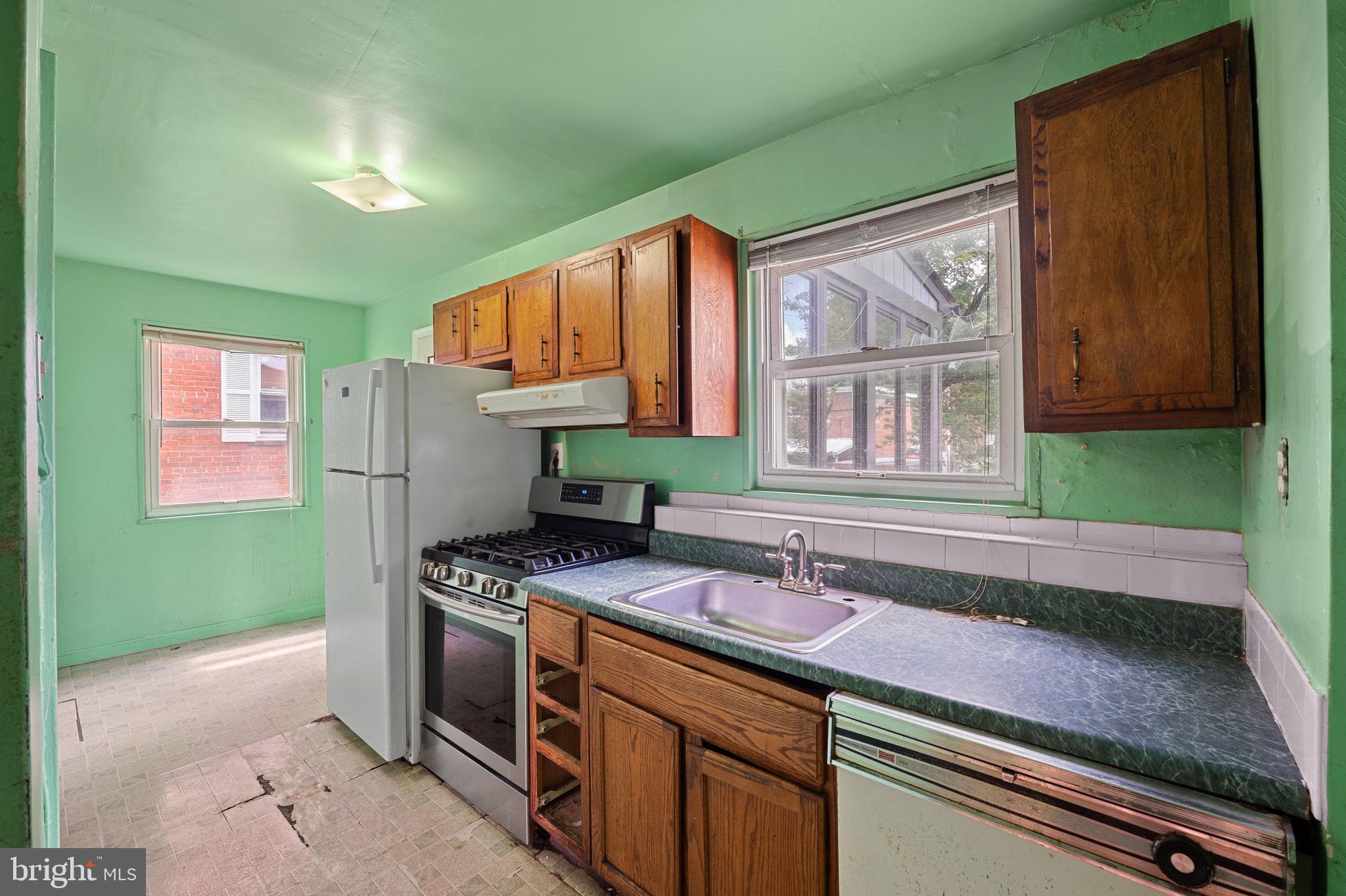 4956 SARGENT ROAD NE