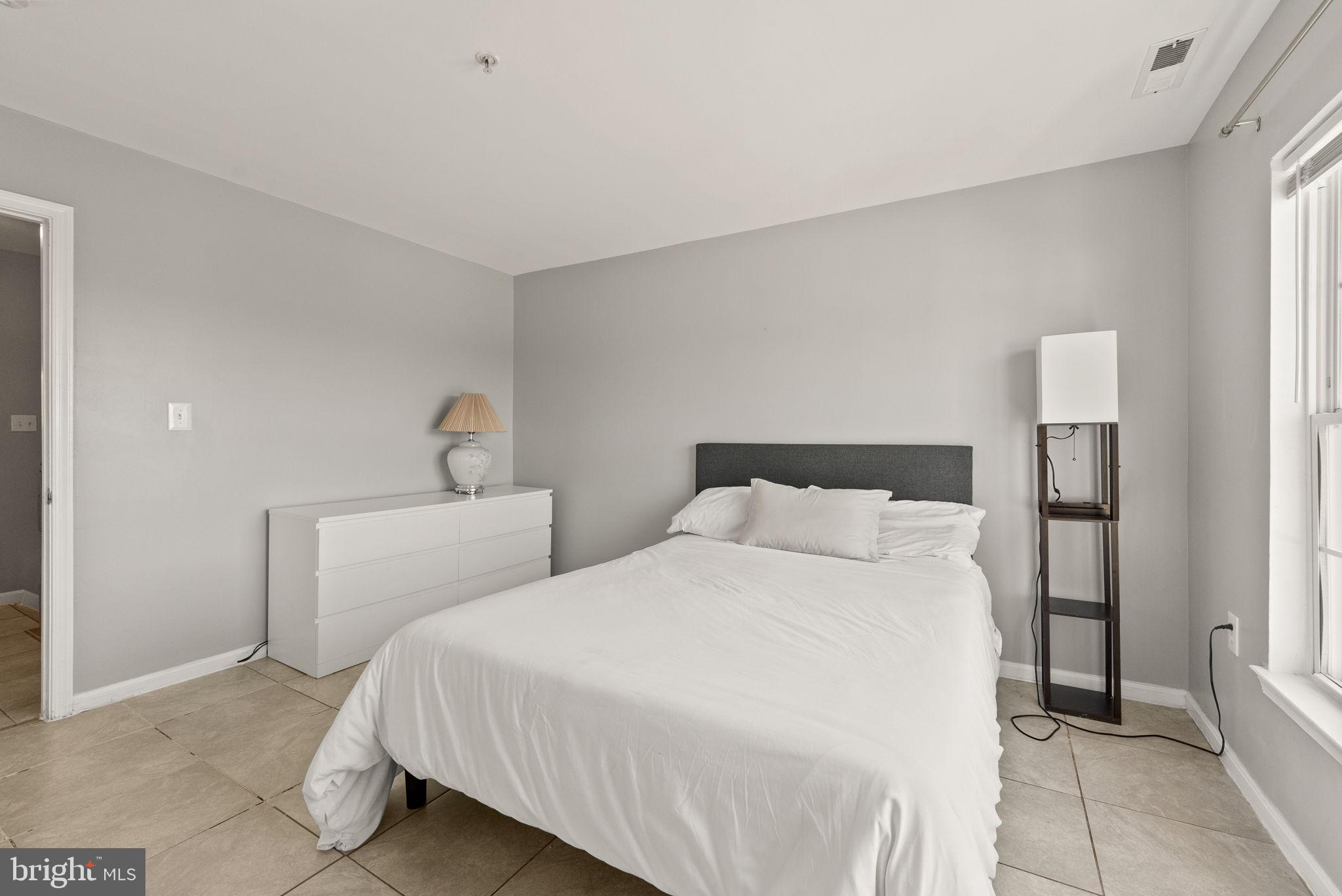 1830 WEBSTER PLACE SE