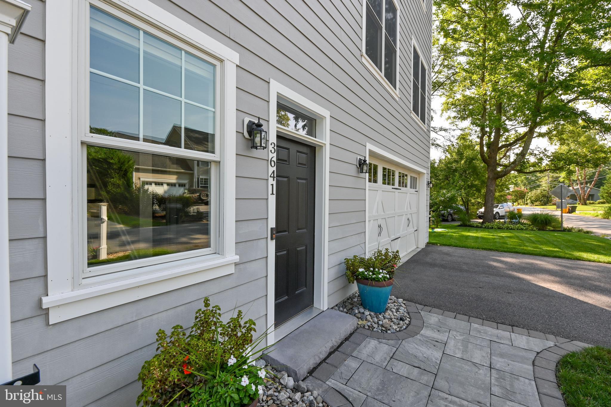 3641 Beach Drive Blvd