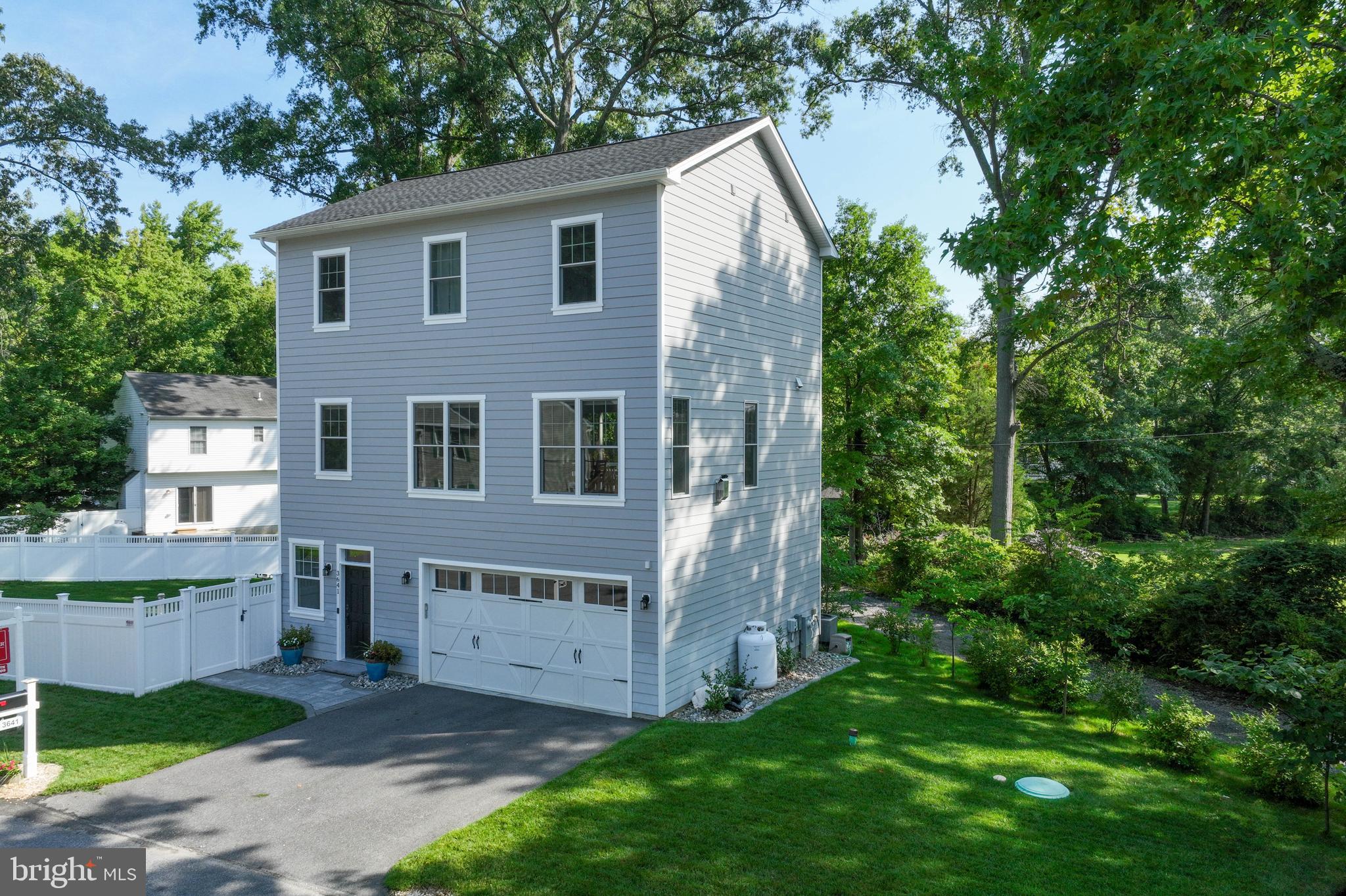 3641 Beach Drive Blvd