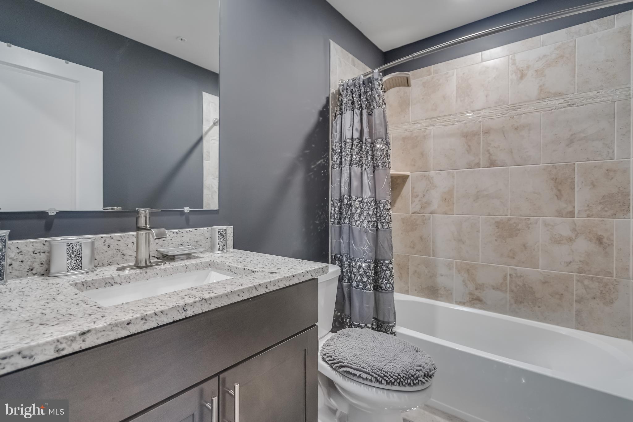 7806 JOHNNYCAKE ROAD