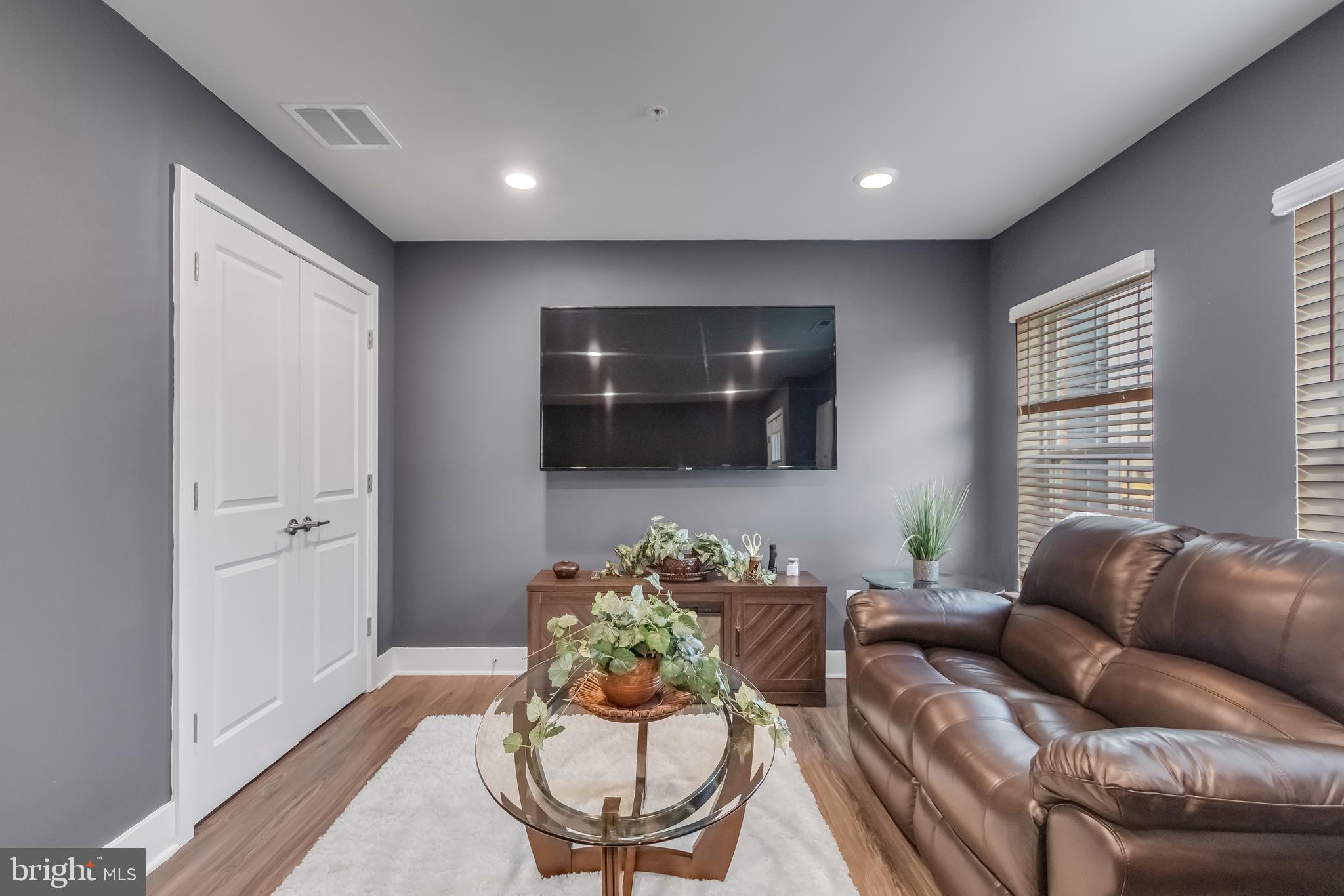 7806 JOHNNYCAKE ROAD