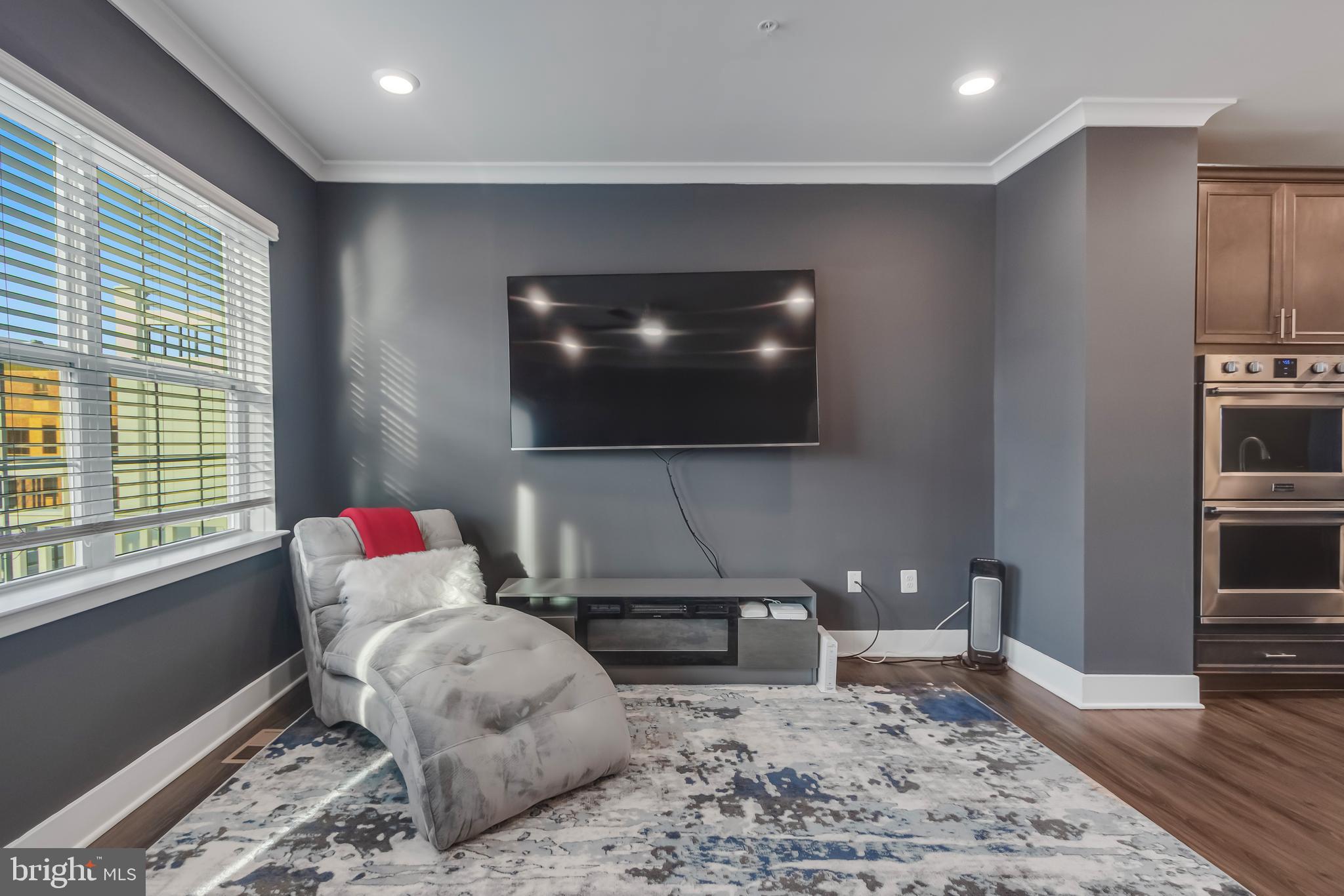 7806 JOHNNYCAKE ROAD