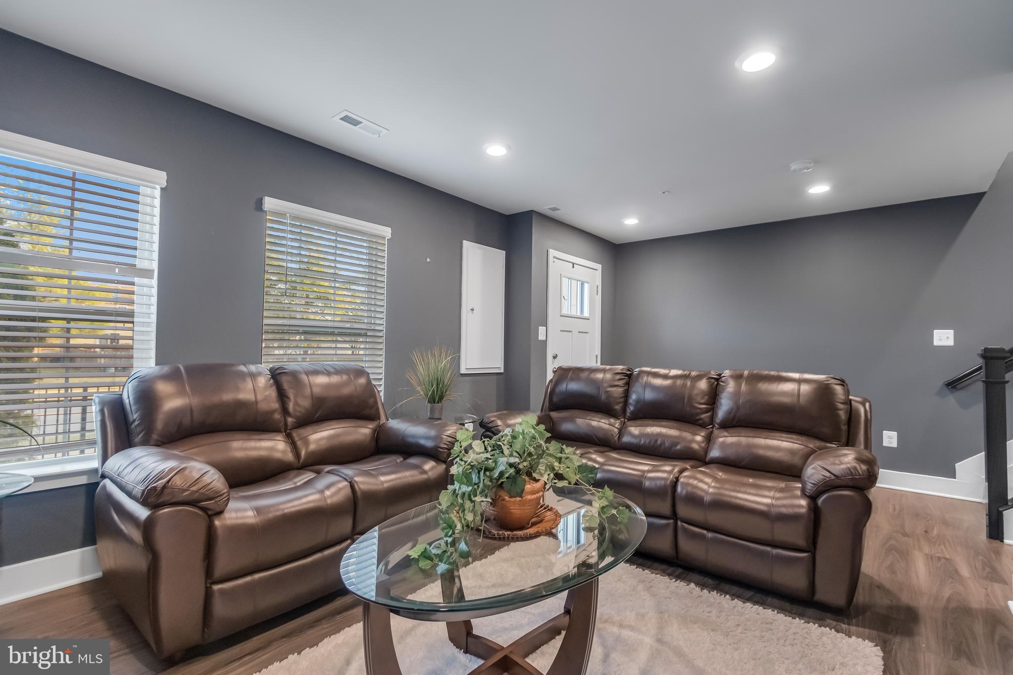 7806 JOHNNYCAKE ROAD