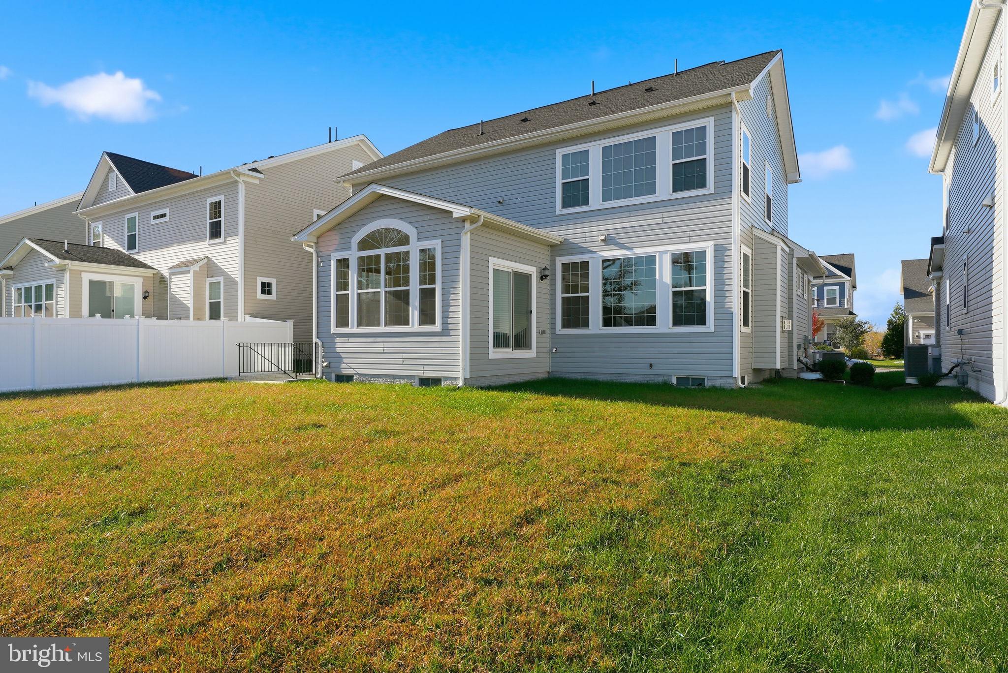 4564 SHAKESPEARE CIRCLE