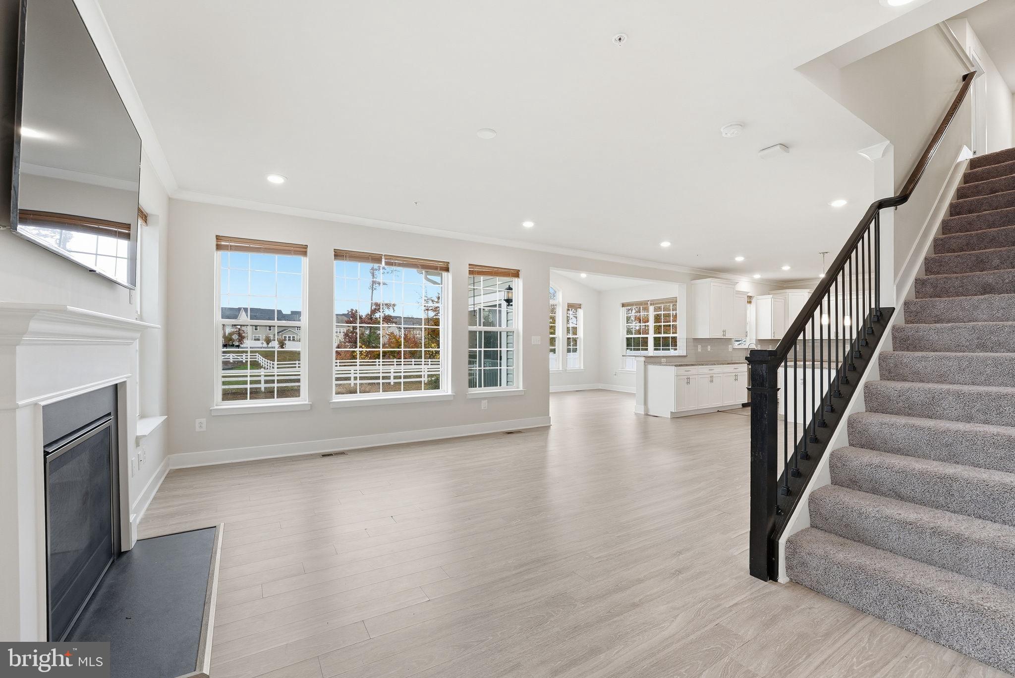 4564 SHAKESPEARE CIRCLE