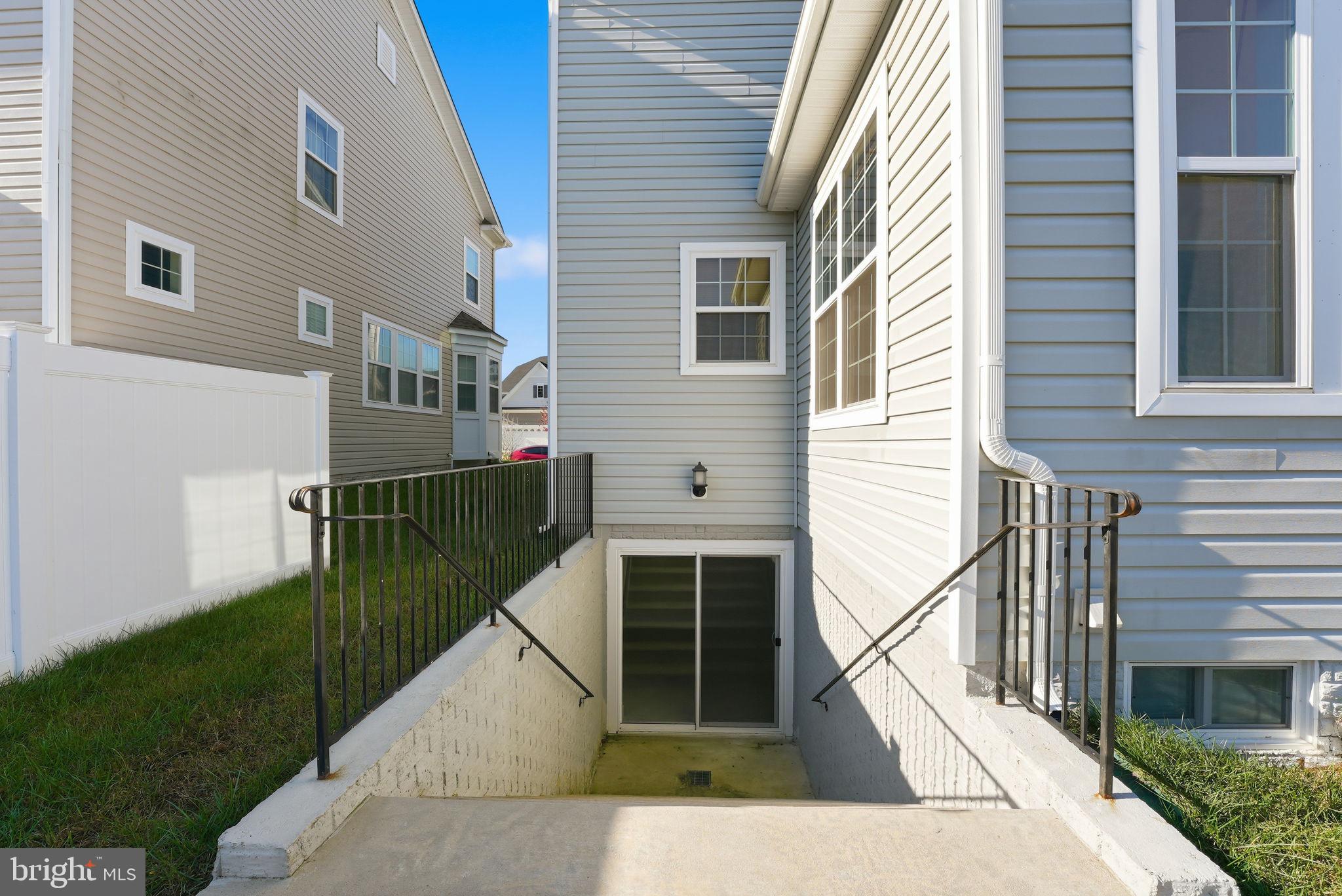 4564 SHAKESPEARE CIRCLE